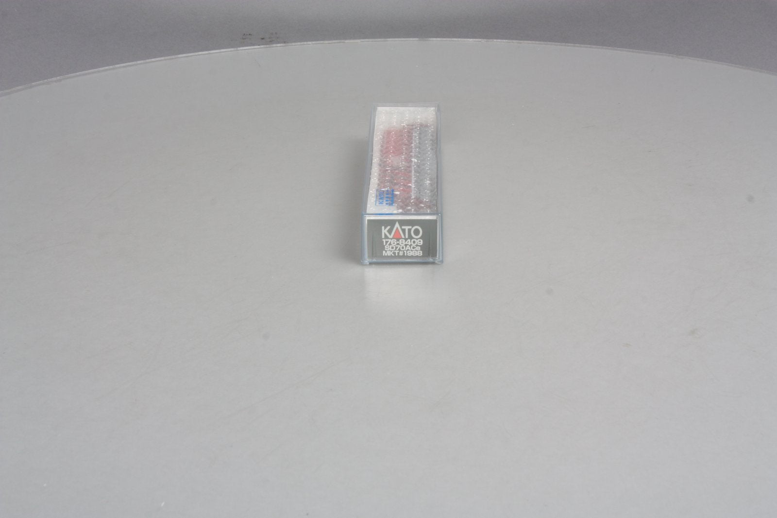 Kato 176-8409 N Scale Union Pacific MKT SD70ACe Powered Diesel Locomotive #1988