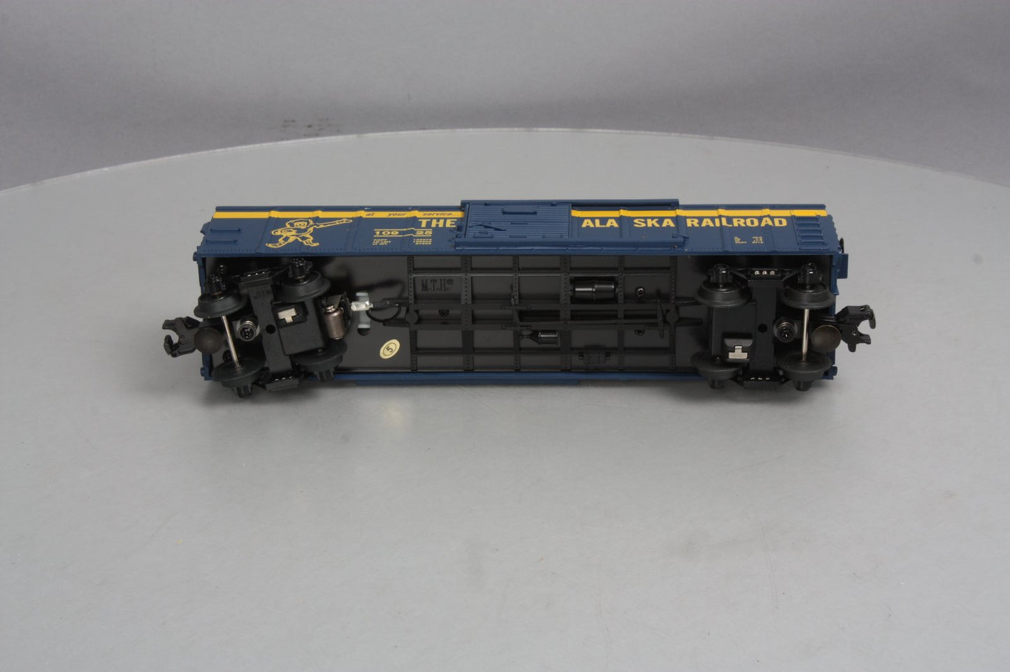 MTH 30-79125 O Gauge Alaska Operating Box Car w/ Signal Man #19025 NIB