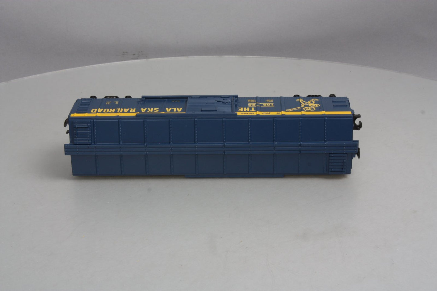 MTH 30-79125 O Gauge Alaska Operating Box Car w/ Signal Man #19025 NIB