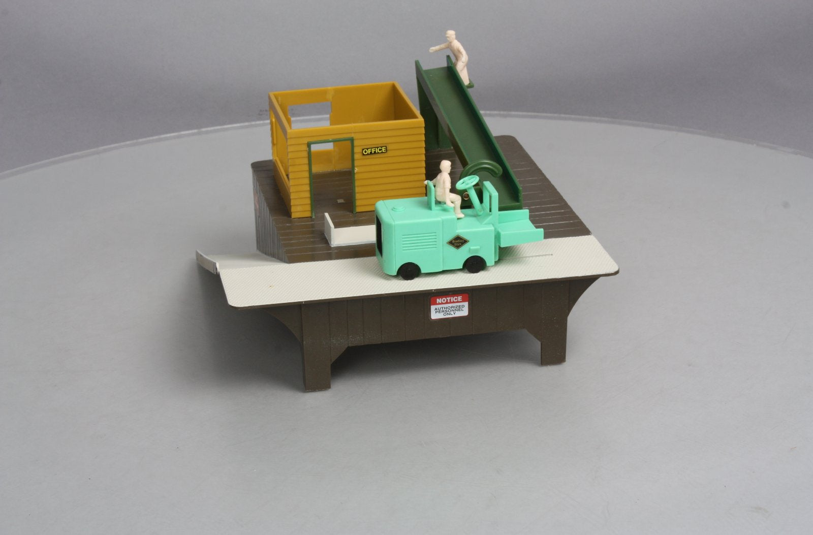 K-Line K-0124 O Scale Operating Barrel Loader