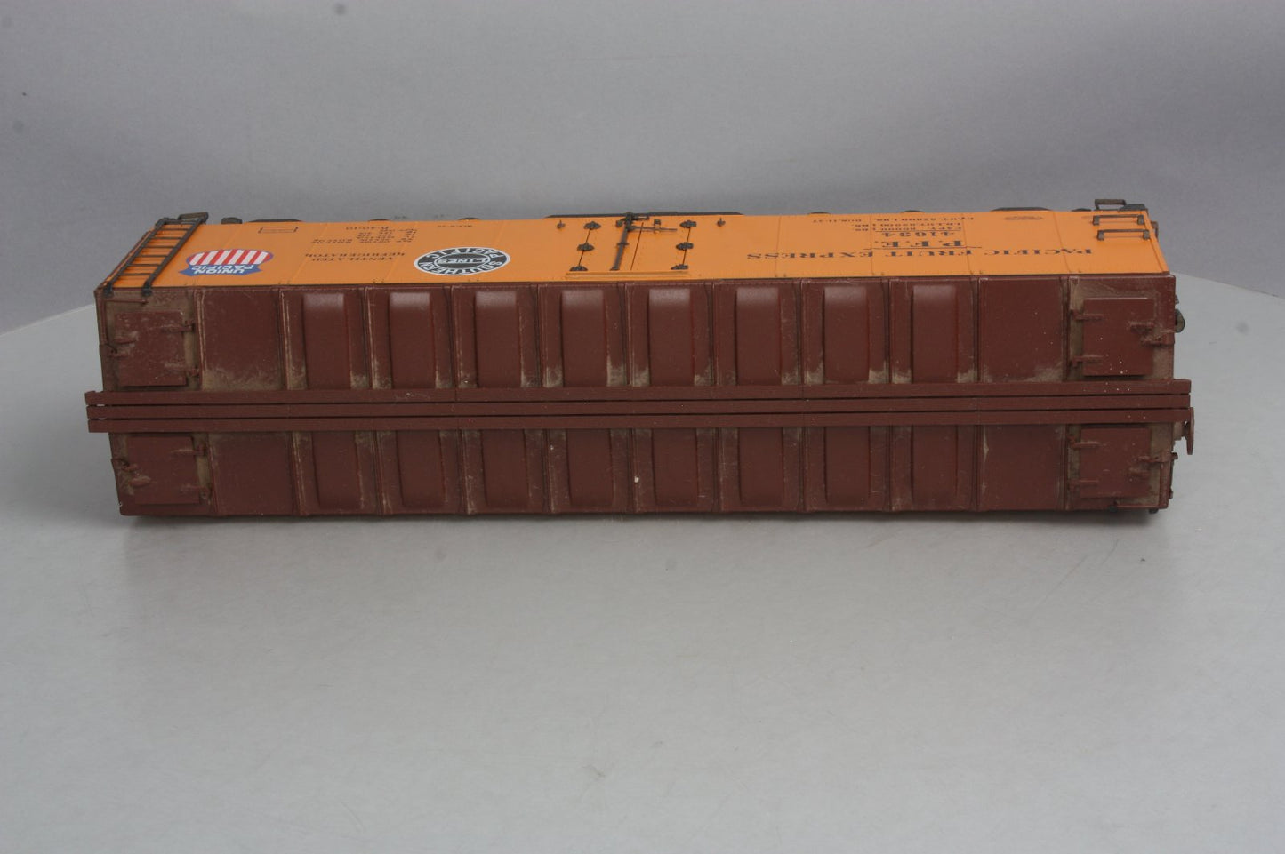 AMS G Scale Pacific Fruit Express Reefer Car #41634 - Metal Wheels LN/Box