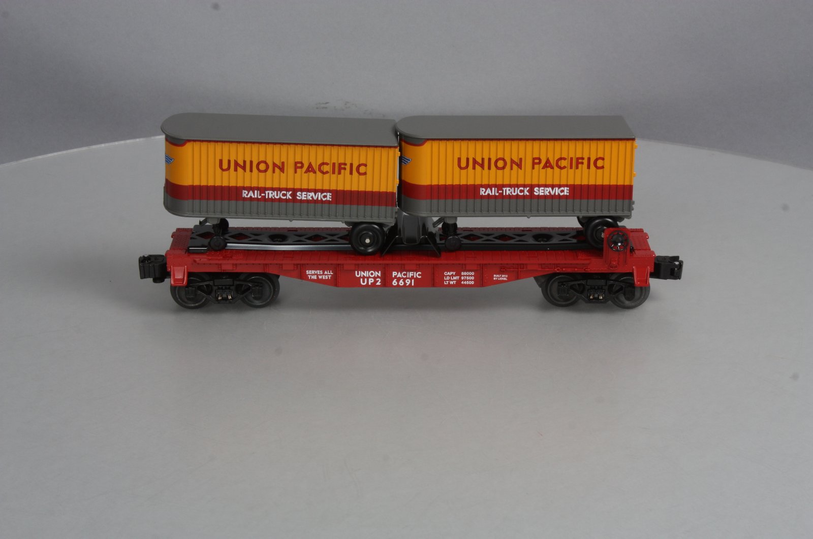 Lionel 6-26691 O Union Pacific Flatcar with 2 Trailers NEW