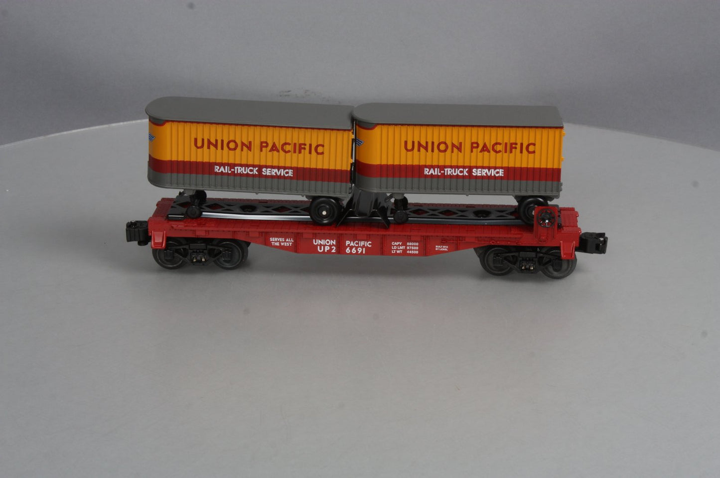 Lionel 6-26691 O Union Pacific Flatcar with 2 Trailers NEW