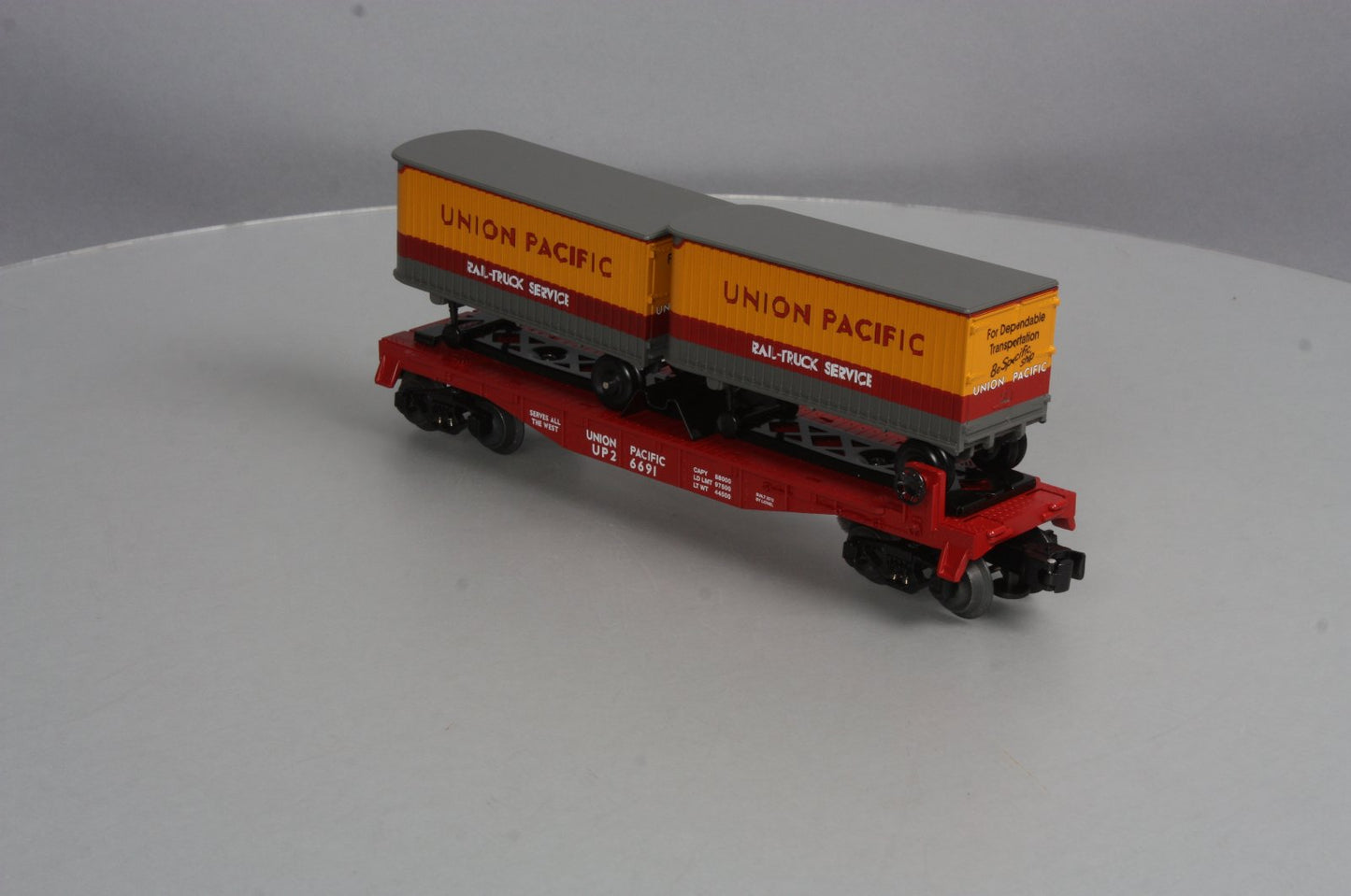 Lionel 6-26691 O Union Pacific Flatcar with 2 Trailers NEW