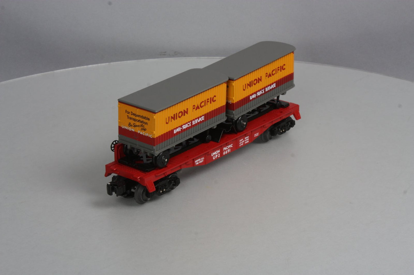 Lionel 6-26691 O Union Pacific Flatcar with 2 Trailers NEW
