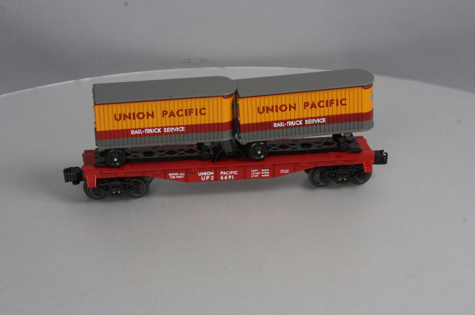 Lionel 6-26691 O Union Pacific Flatcar with 2 Trailers NEW