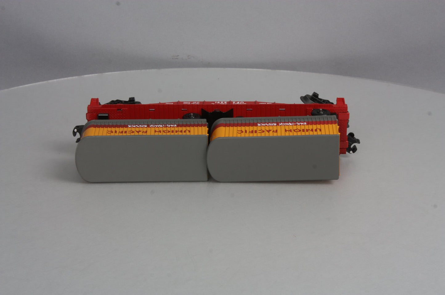 Lionel 6-26691 O Union Pacific Flatcar with 2 Trailers NEW