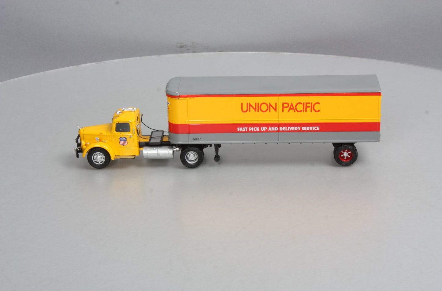 Corgi 50712 1:50 Union Pacific Mack LJ with Box Trailer Limited Edition
