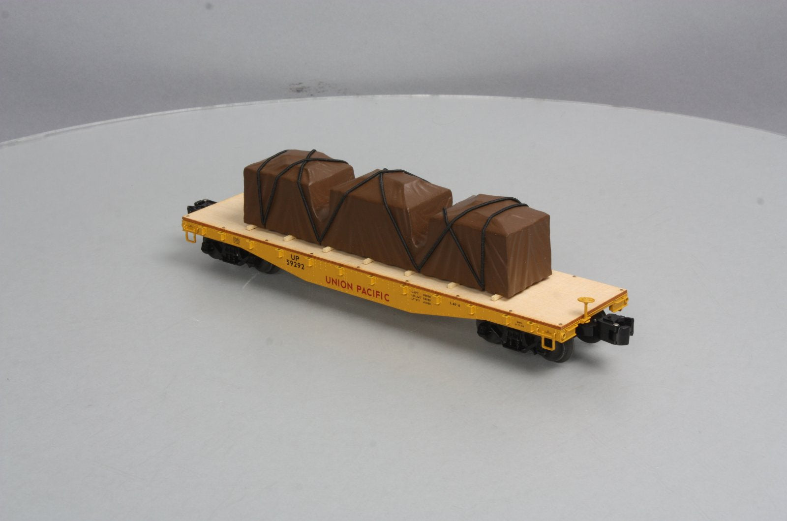 Lionel 6-27583 O Gauge Union Pacific 40' Flatcar w/Covered Load LN