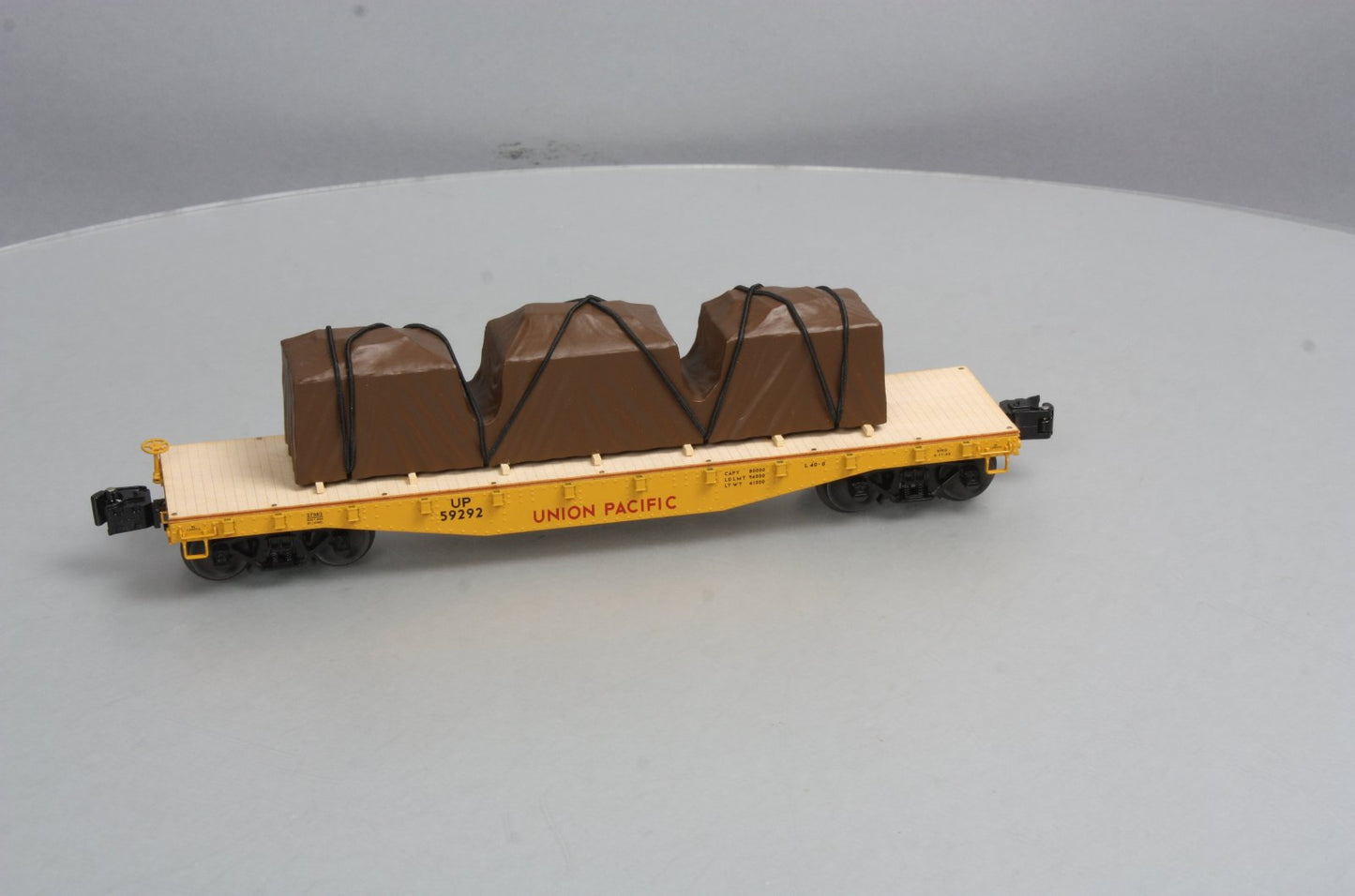 Lionel 6-27583 O Gauge Union Pacific 40' Flatcar w/Covered Load LN
