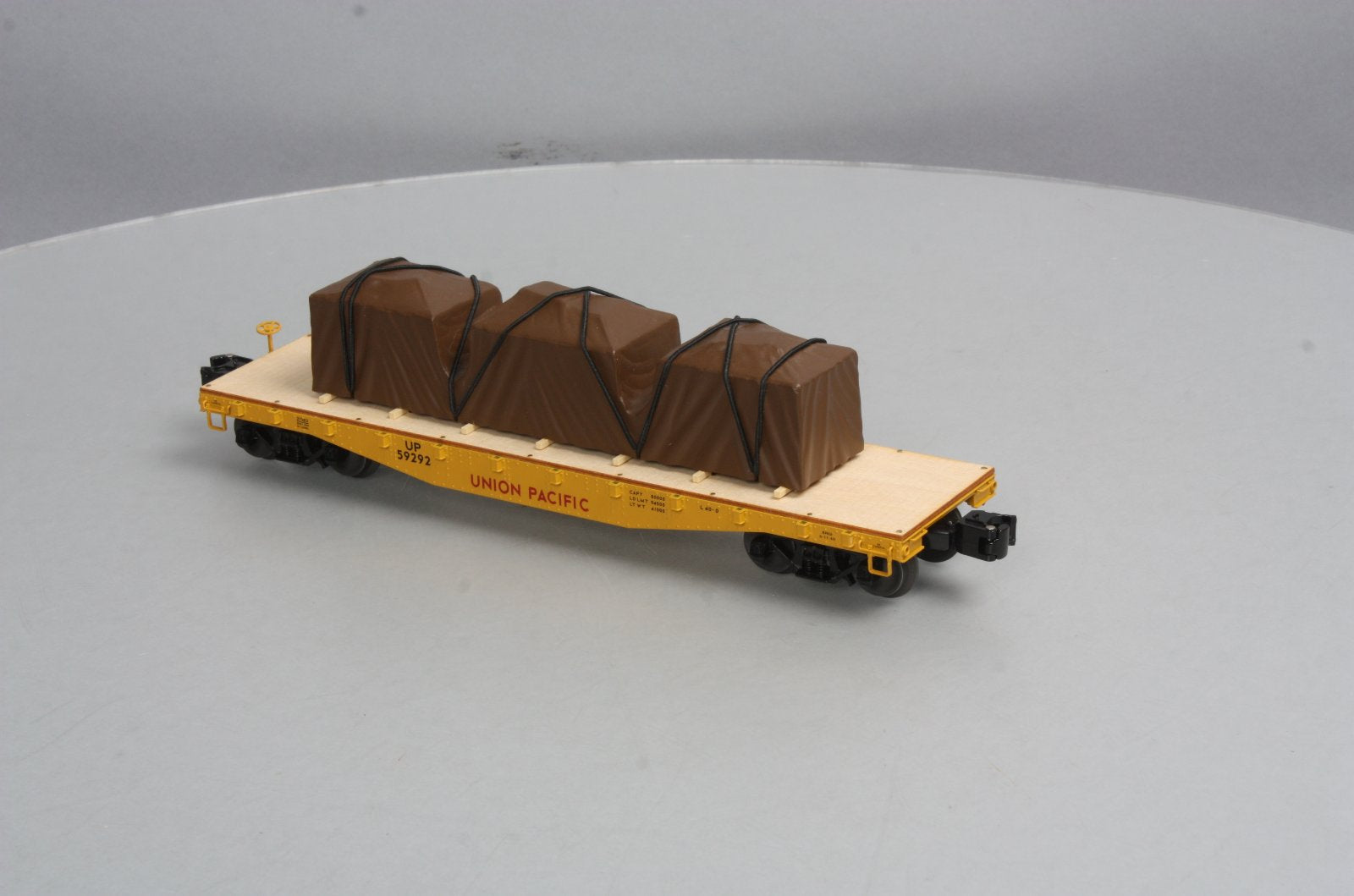 Lionel 6-27583 O Gauge Union Pacific 40' Flatcar w/Covered Load LN