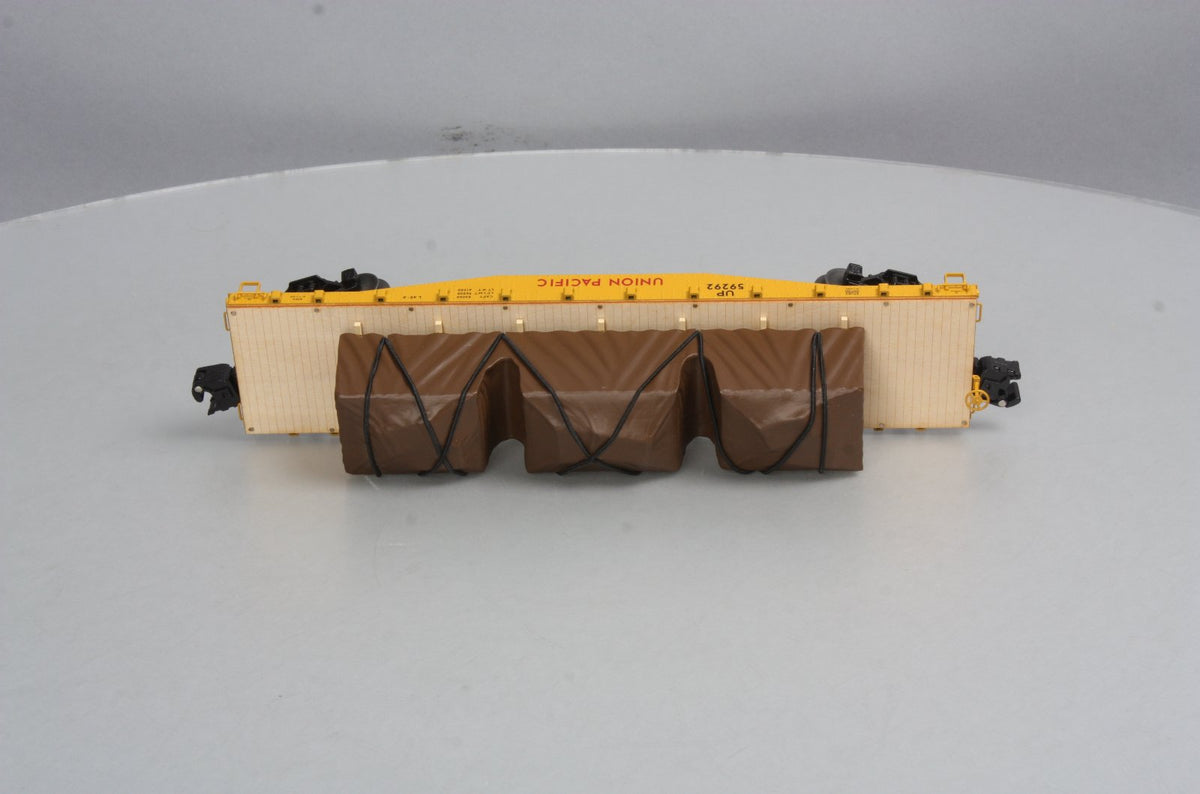 Lionel 6-27583 O Gauge Union Pacific 40' Flatcar w/Covered Load NIB