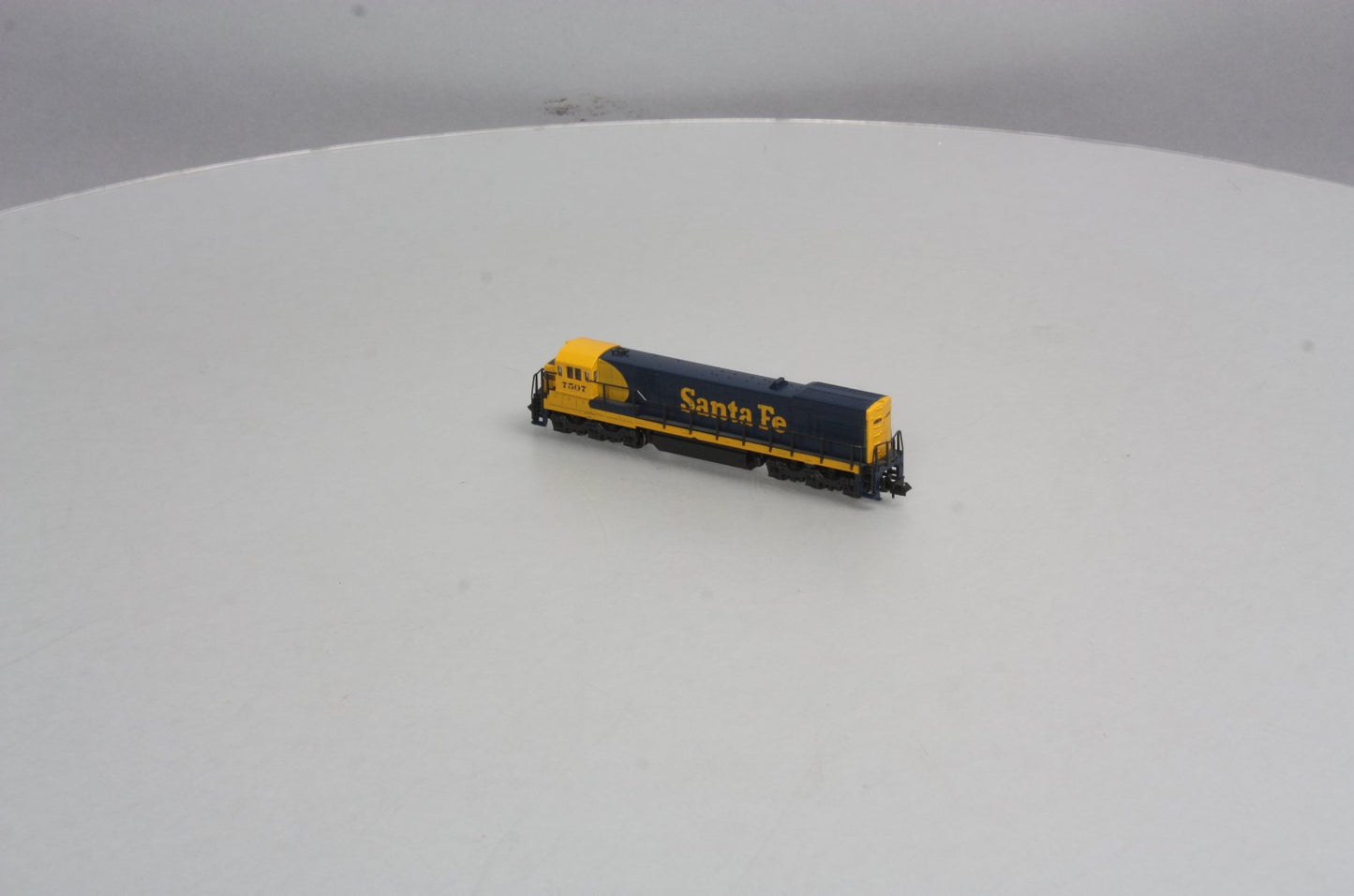 Kato 176-171 N Scale Atchison, Topeaka, & Santa Fe U30C Diesel Engine #7507 LN/Box
