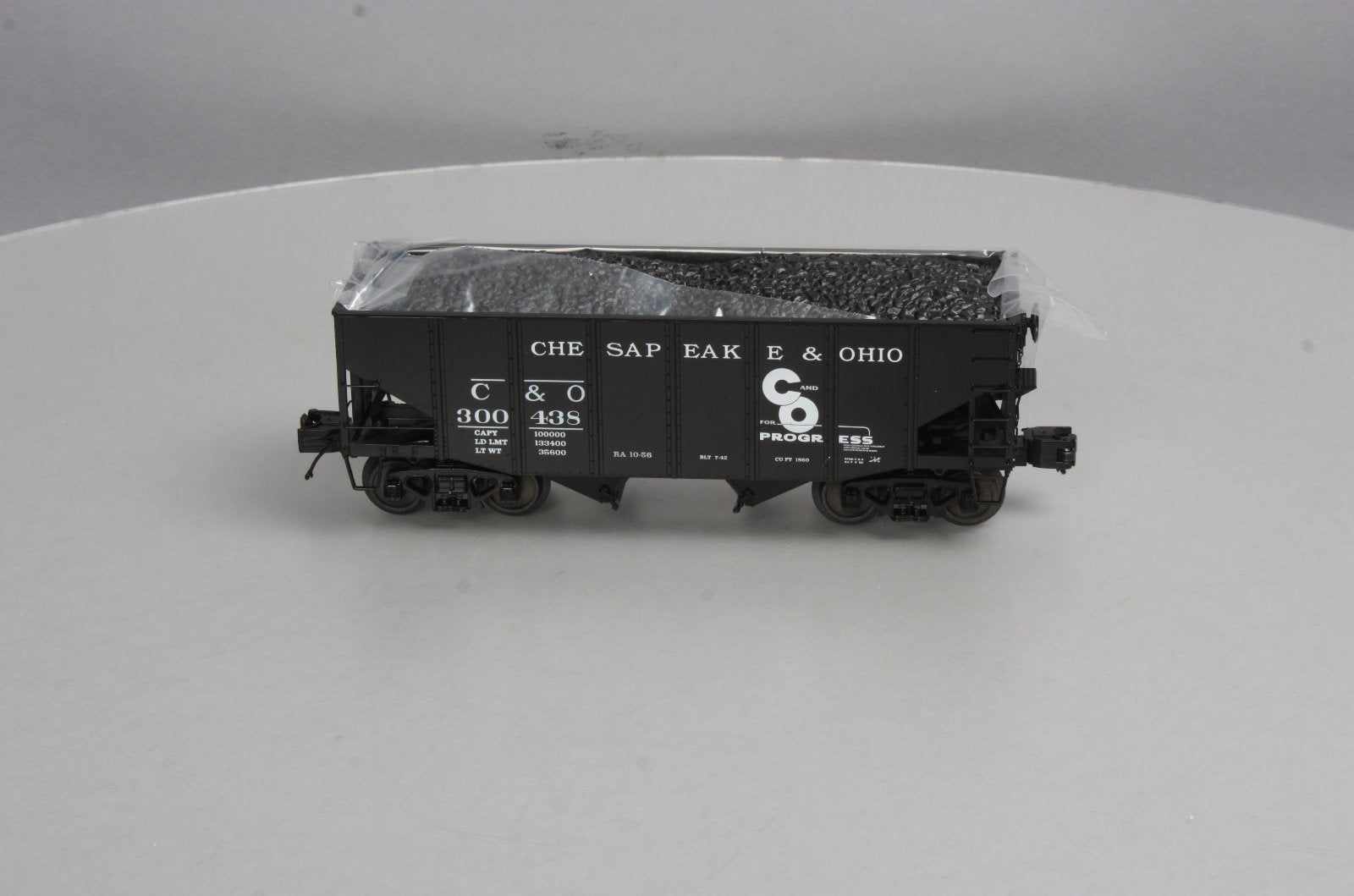 MTH 20-97272 Chesapeake & Ohio 2-Bay Fishbelly Hopper #300438 LN/Box