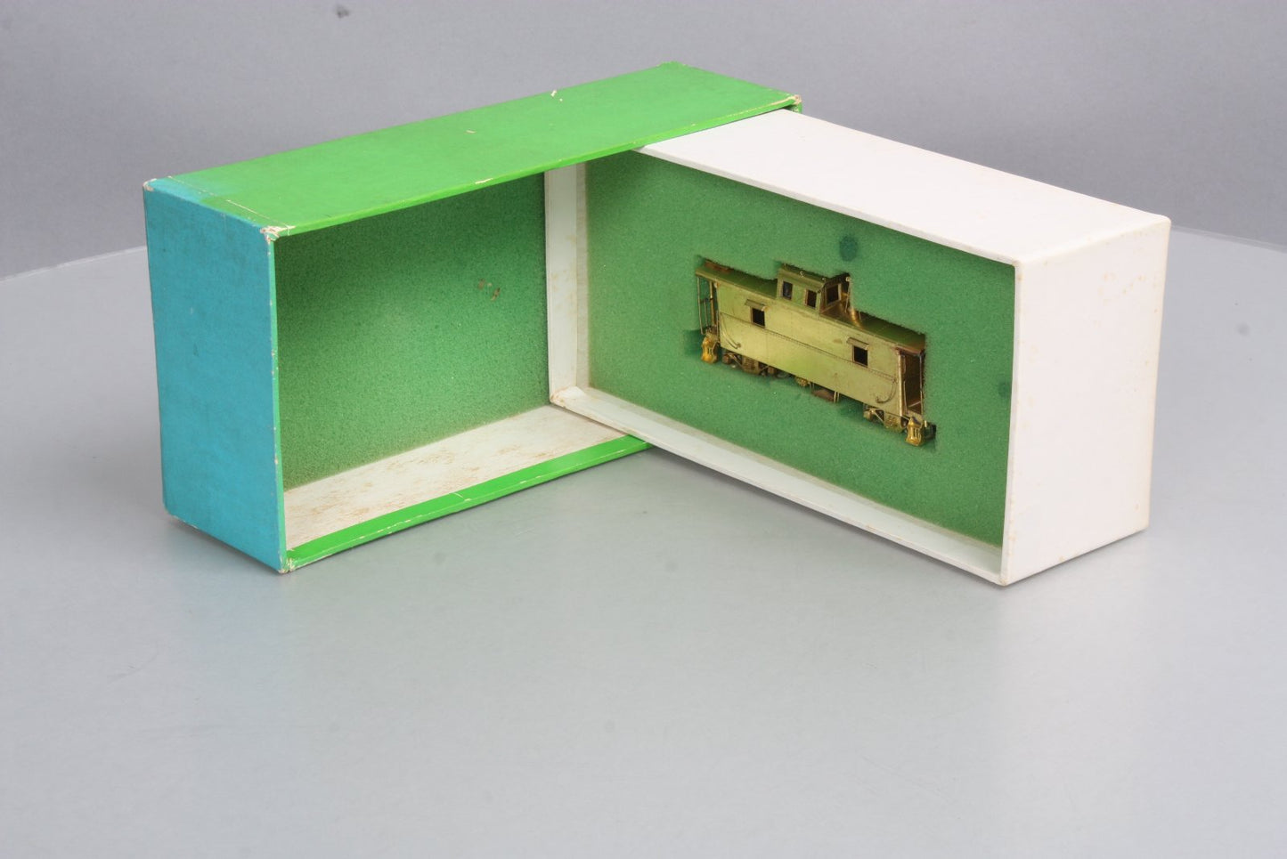Overland 90200-90299 Ajin Brass HO Scale C&O Steel Caboose LN/Box