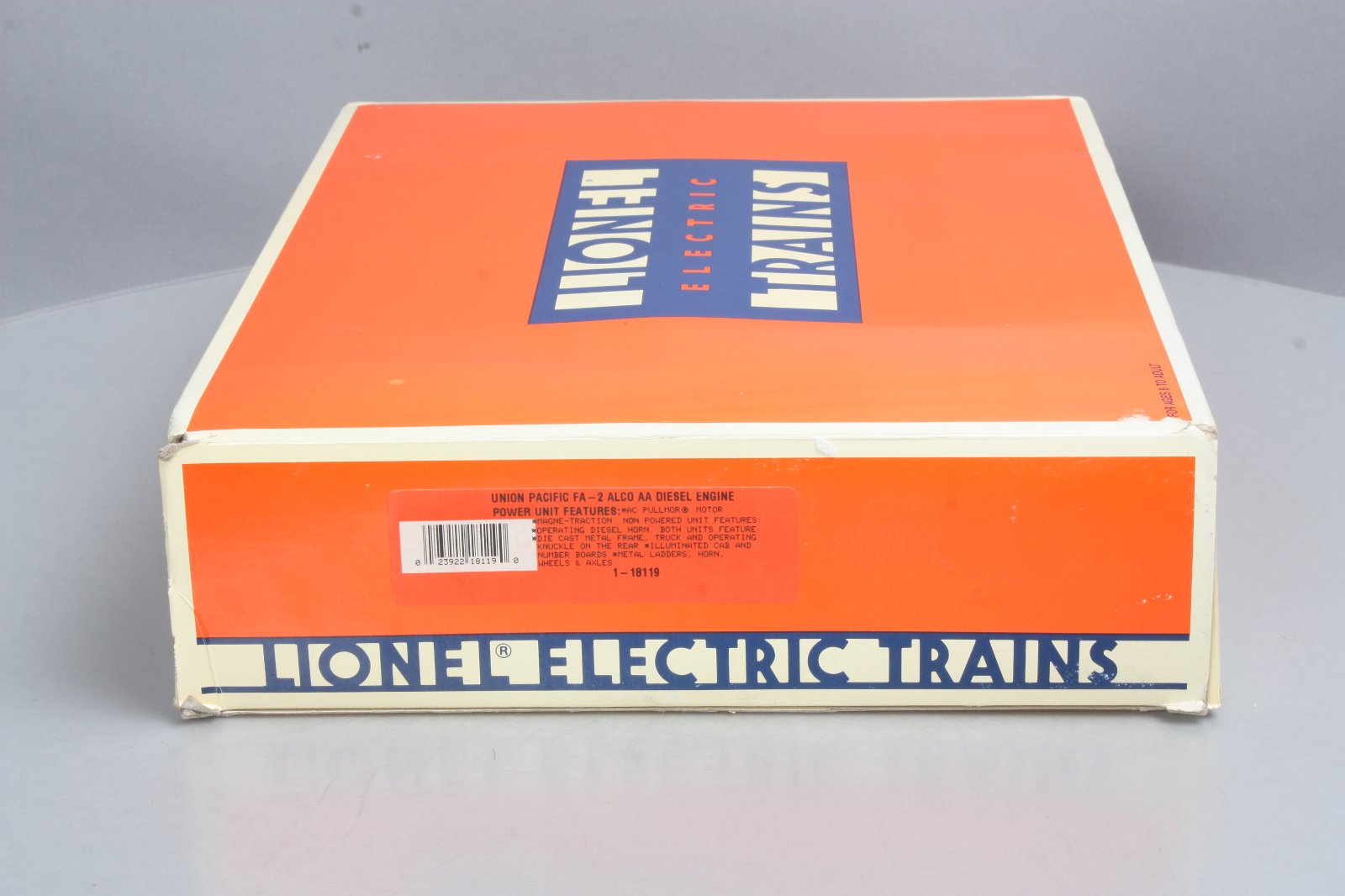 Lionel 1-18119 O Union Pacific FA-2 Alco AA Diesel Engine Set #8119/8120 NIB