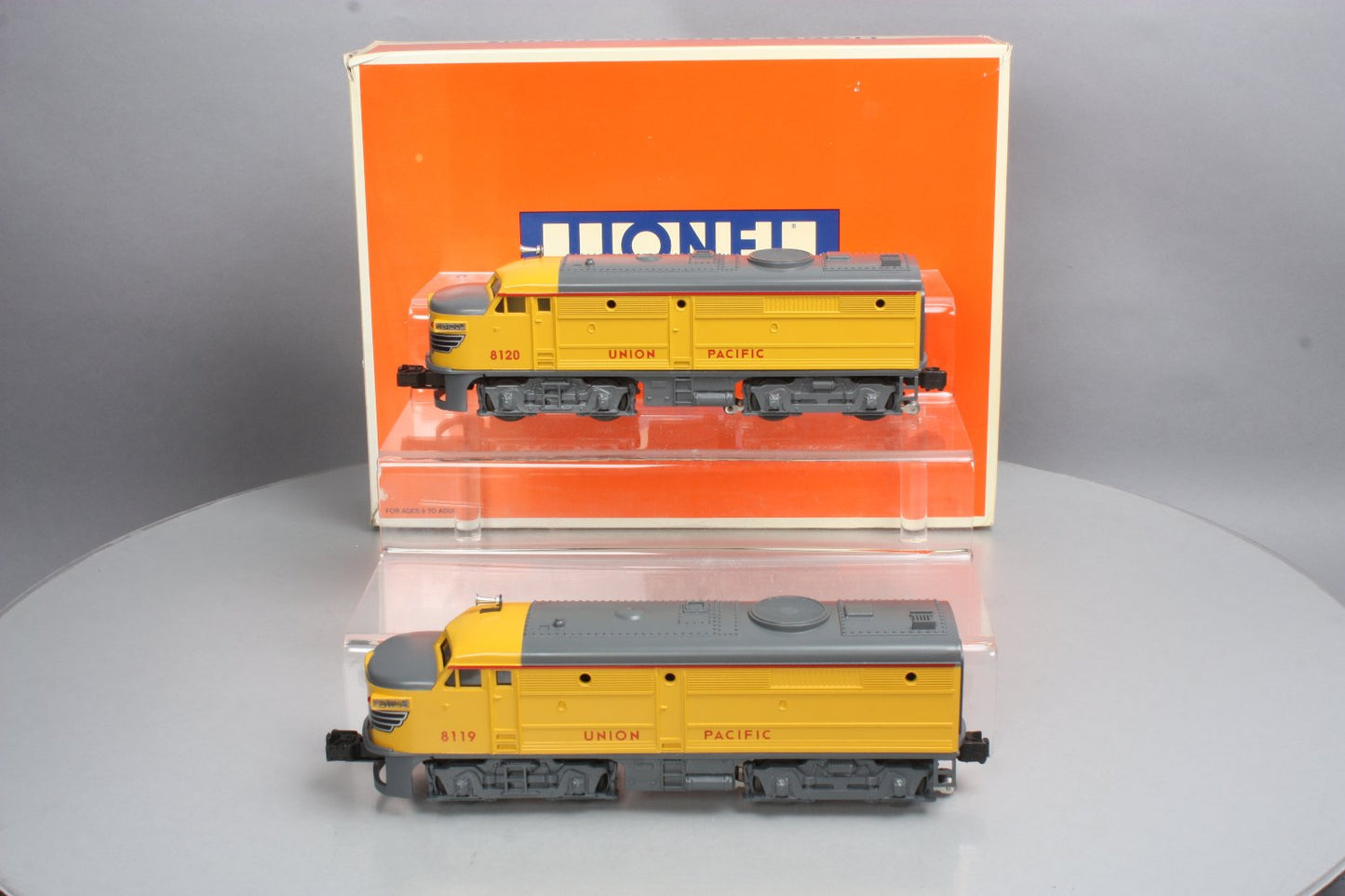 Lionel 1-18119 O Union Pacific FA-2 Alco AA Diesel Engine Set #8119/8120 NIB