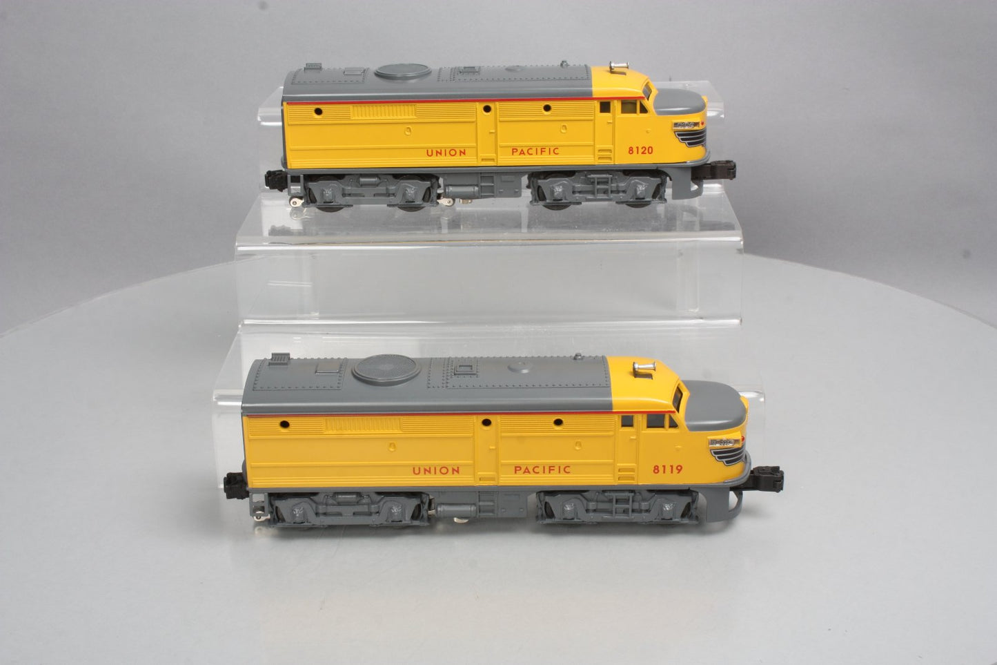 Lionel 1-18119 O Union Pacific FA-2 Alco AA Diesel Engine Set #8119/8120 NIB