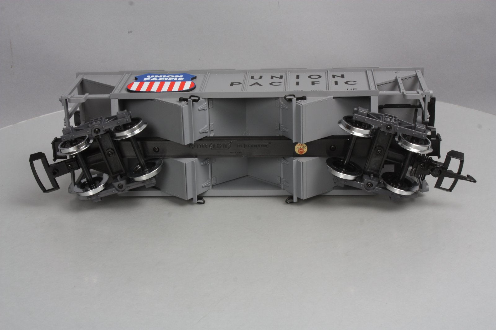LGB 46760 Union Pacific 2-Bay Covered Hopper (Metal Wheels) LN/Box
