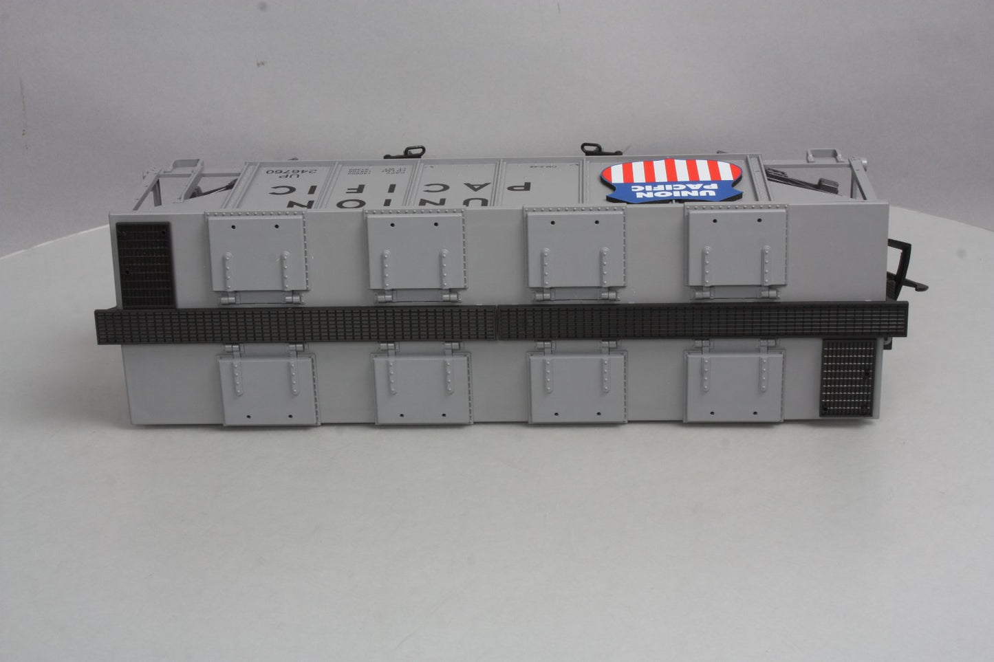 LGB 46760 Union Pacific 2-Bay Covered Hopper (Metal Wheels) LN/Box
