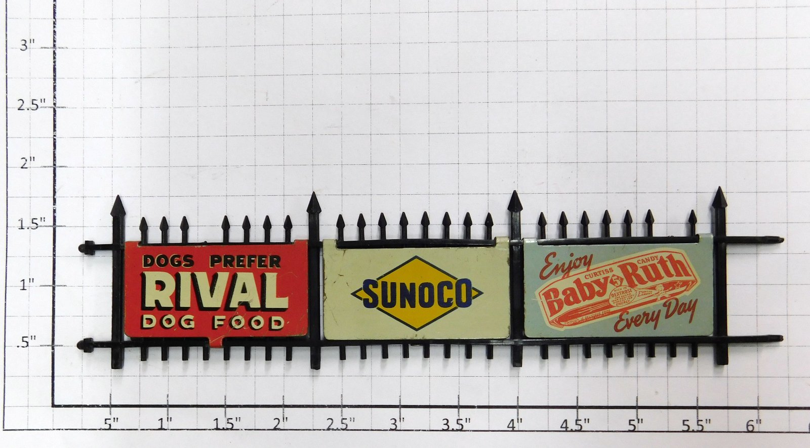 Lionel 256-10 Black 3-Section Plastic Fence w/ 3 Original Billboards