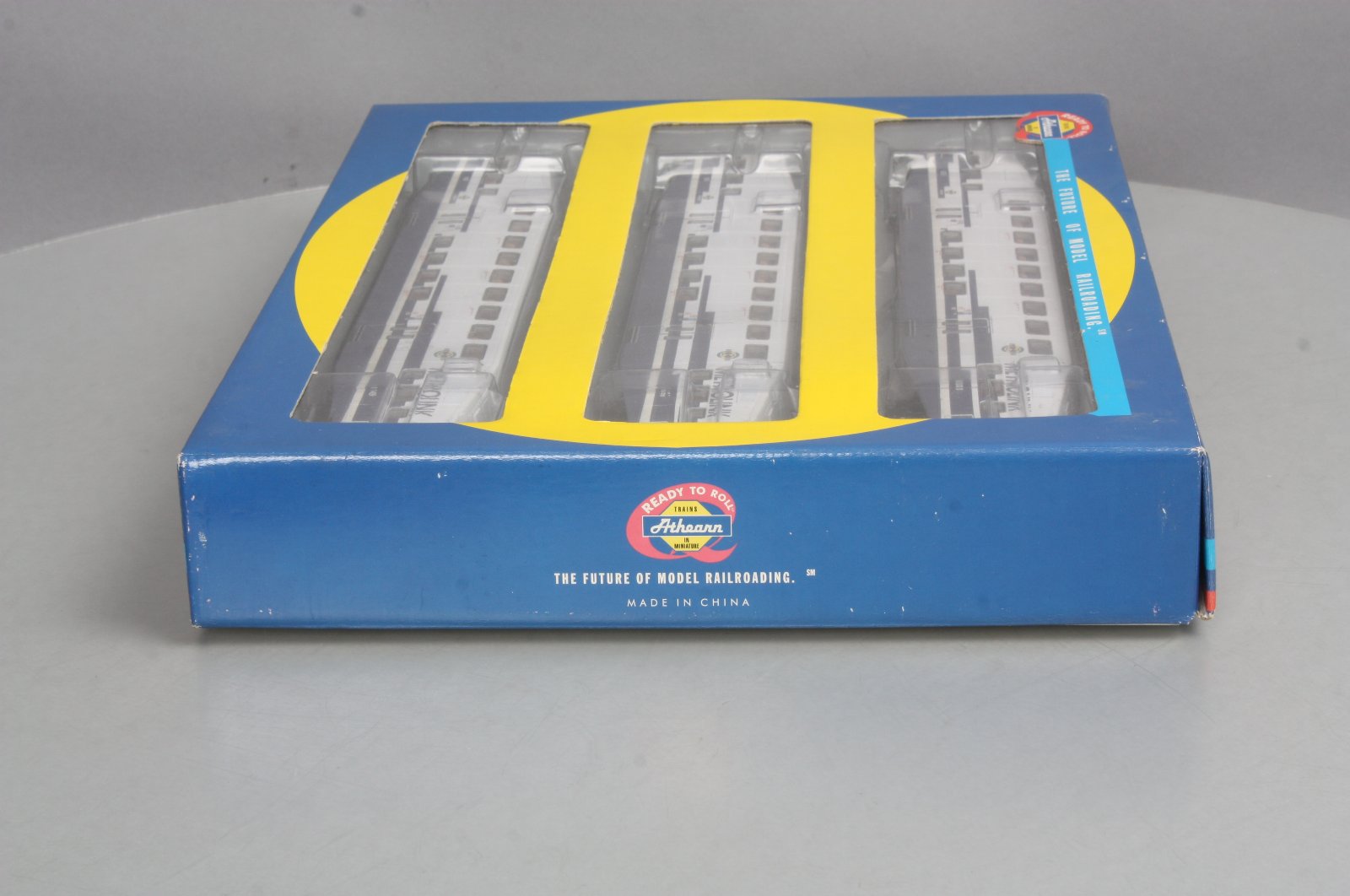 Athearn 2580 Set: Metrolink Bombardier Control Car #630, Coaches #109, #145 MT/Box