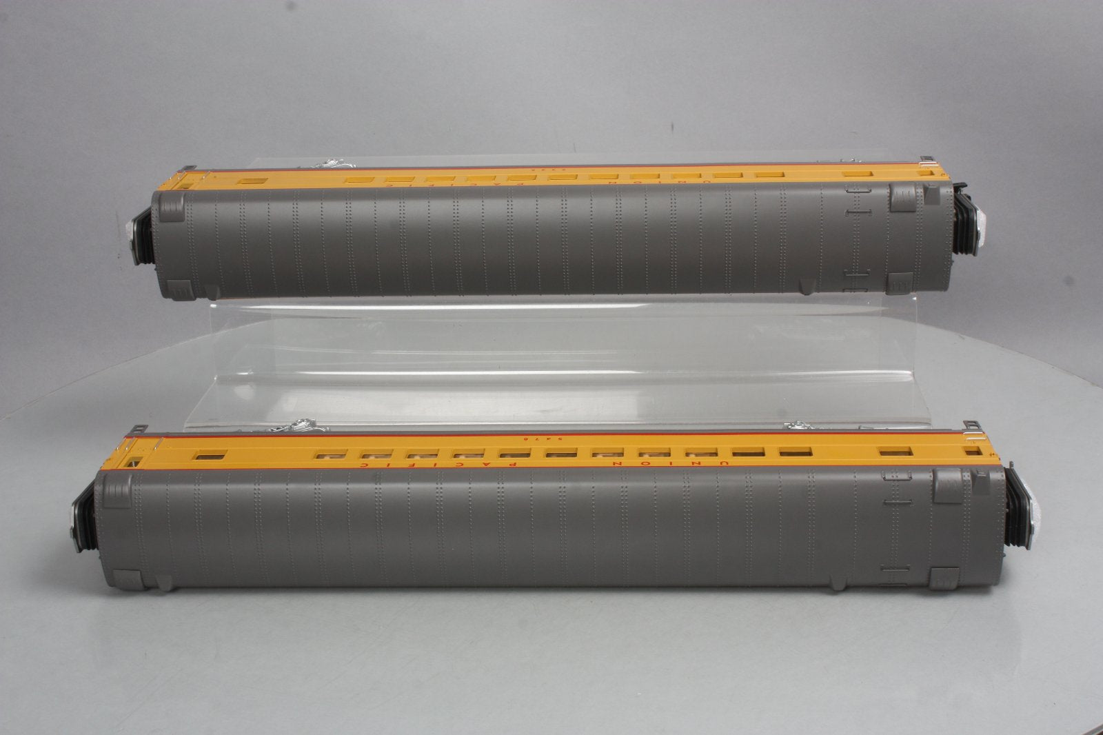 MTH 20-3579A O Union Pacific 70' Streamlined Bag/Obs Passenger Set (Set of 2) LN/Box