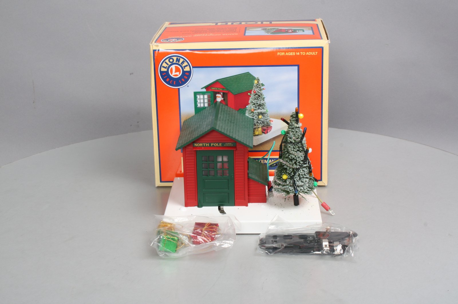 Lionel 6-14289 Santa Operating Gateman LN/Box