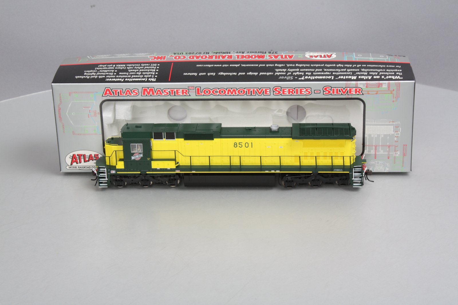 Atlas 7605 HO Chicago & North Western Dash 8-40C Diesel Locomotive #8501