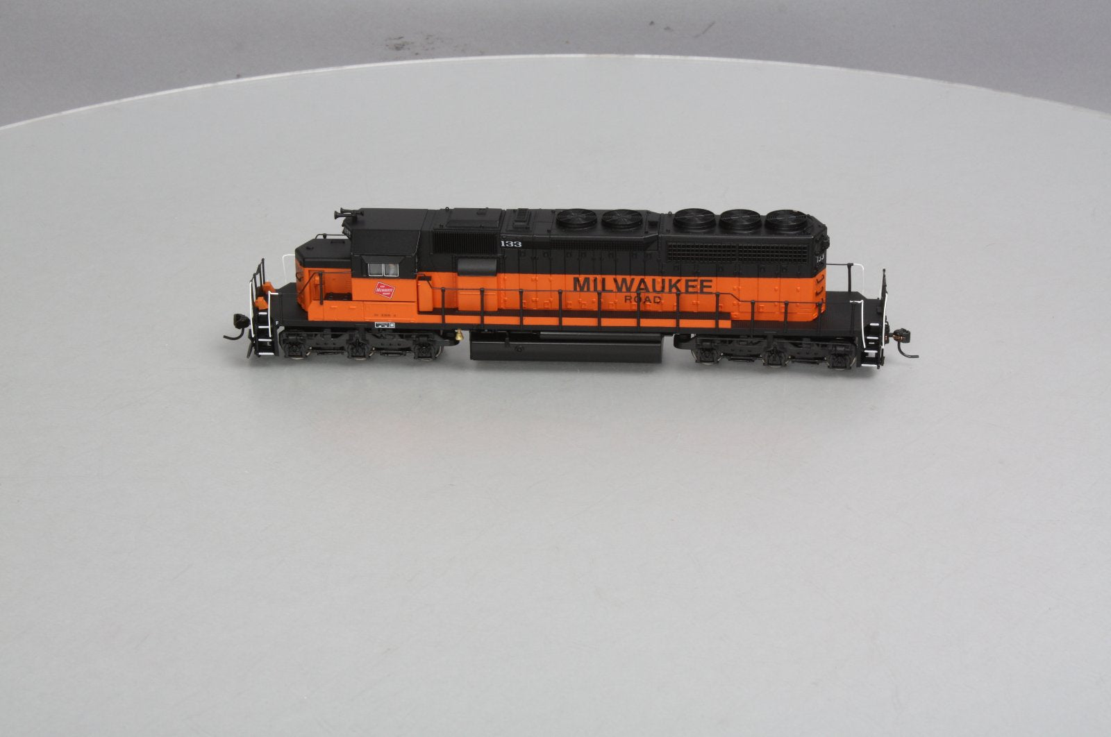 Broadway Limited 5010 HO MILW EMD SD40-2 Low Hood Diesel Locomotive w/Sound #133
