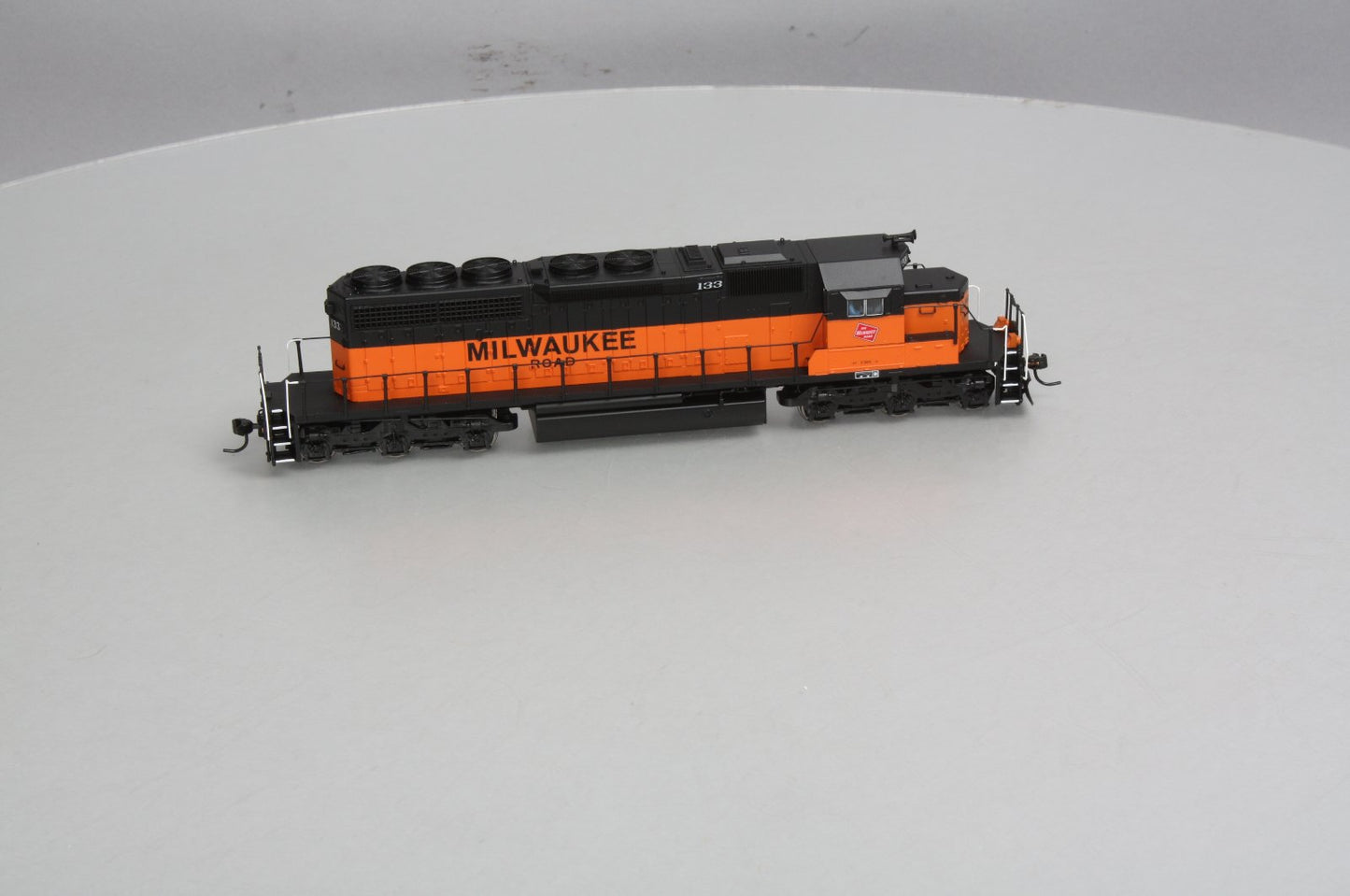 Broadway Limited 5010 HO MILW EMD SD40-2 Low Hood Diesel Locomotive w/Sound #133