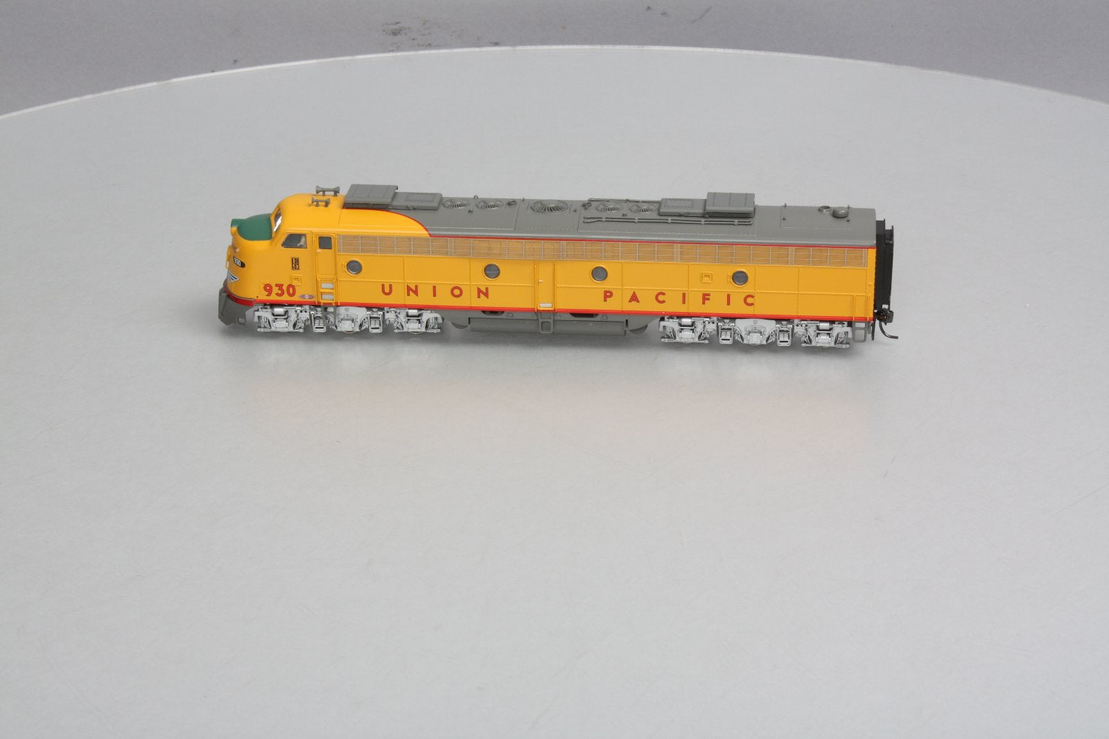 Broadway Limited 464 HO Union Pacific EMD E8A #930 w/DCC, Sound