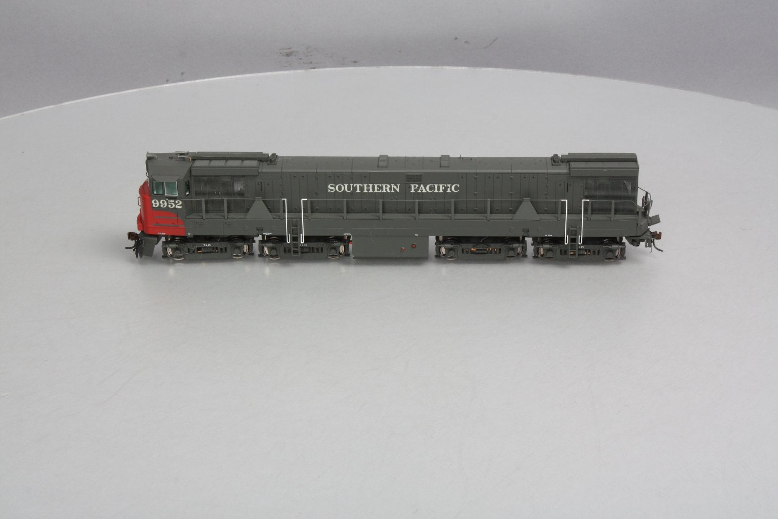 Athearn 88680 HO Southern Pacific GE U50 Diesel Locomotive #9952