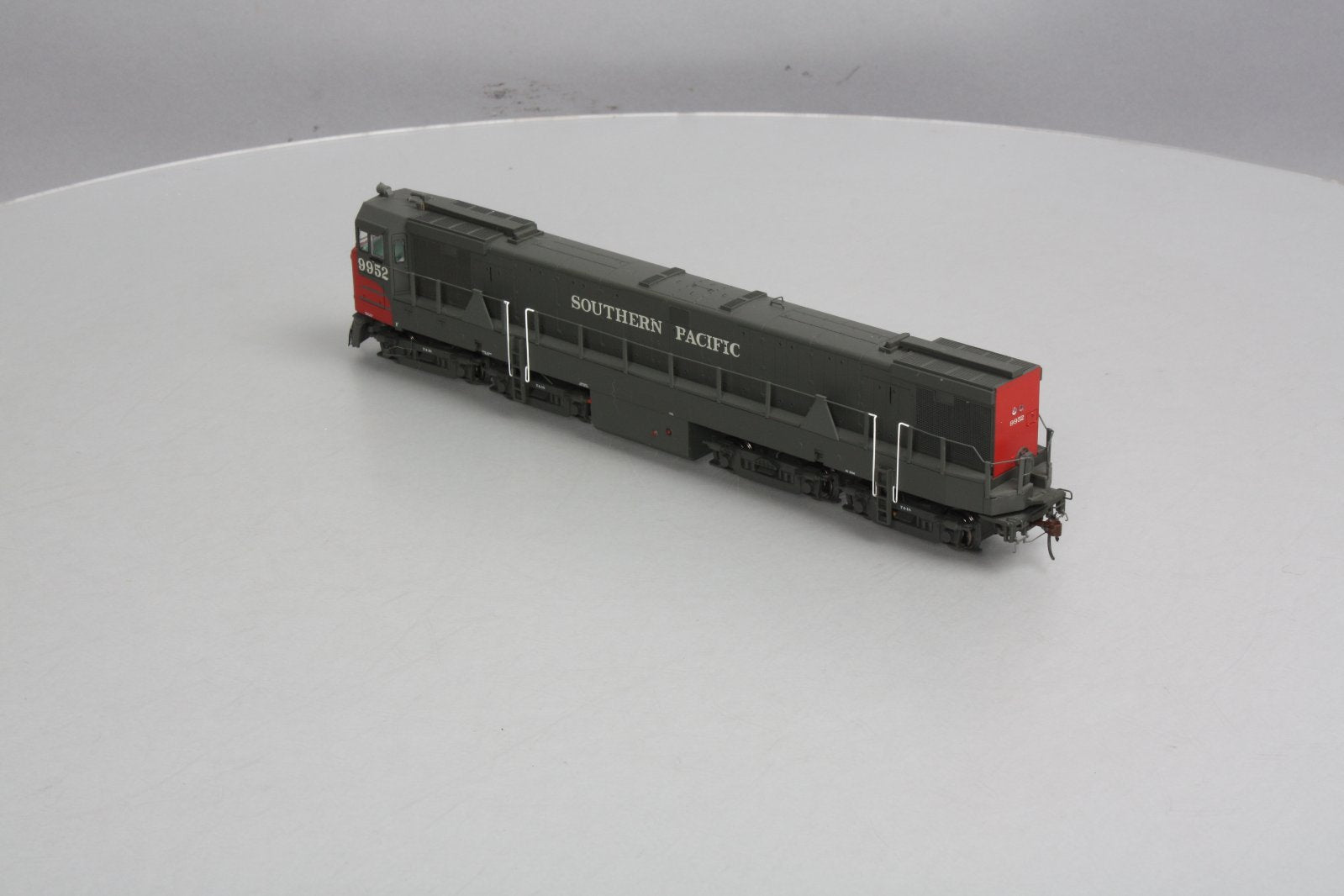 Athearn 88680 HO Southern Pacific GE U50 Diesel Locomotive #9952