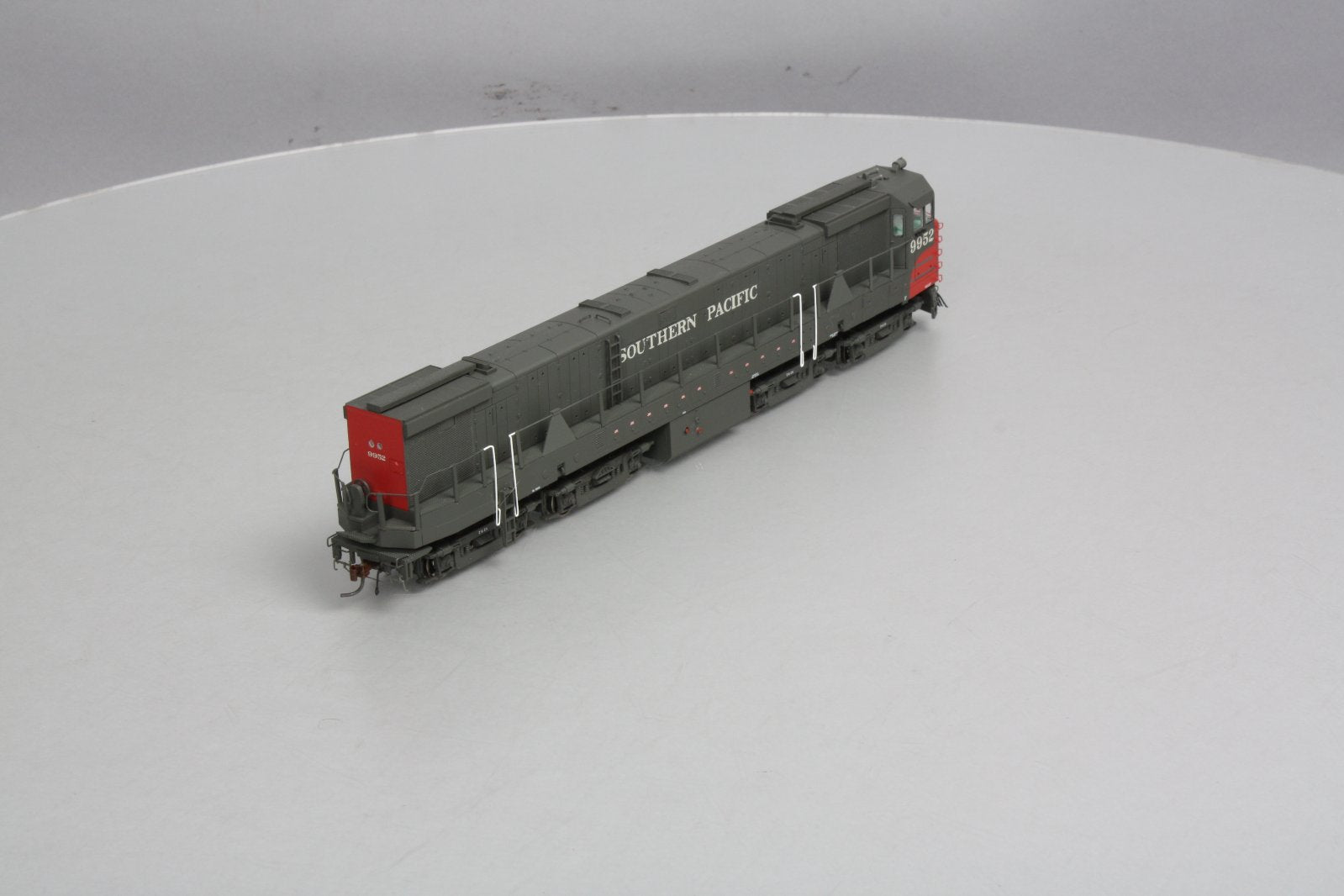 Athearn 88680 HO Southern Pacific GE U50 Diesel Locomotive #9952
