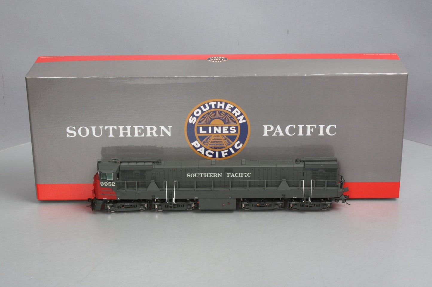 Athearn 88680 HO Southern Pacific GE U50 Diesel Locomotive #9952