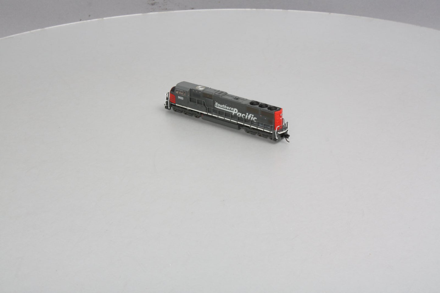 Athearn 10708 N Scale Southern Pacific SD70M Diesel Locomotive #9813 LN/Box