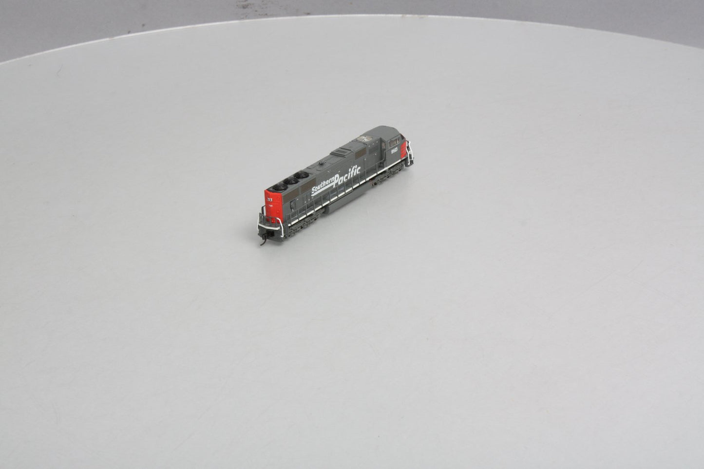 Athearn 10708 N Scale Southern Pacific SD70M Diesel Locomotive #9813 LN/Box