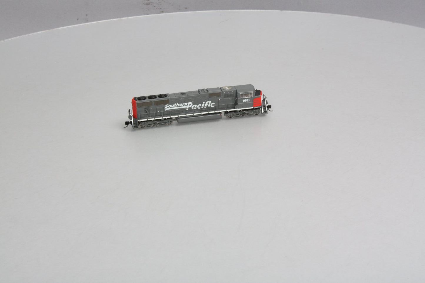 Athearn 10708 N Scale Southern Pacific SD70M Diesel Locomotive #9813 LN/Box