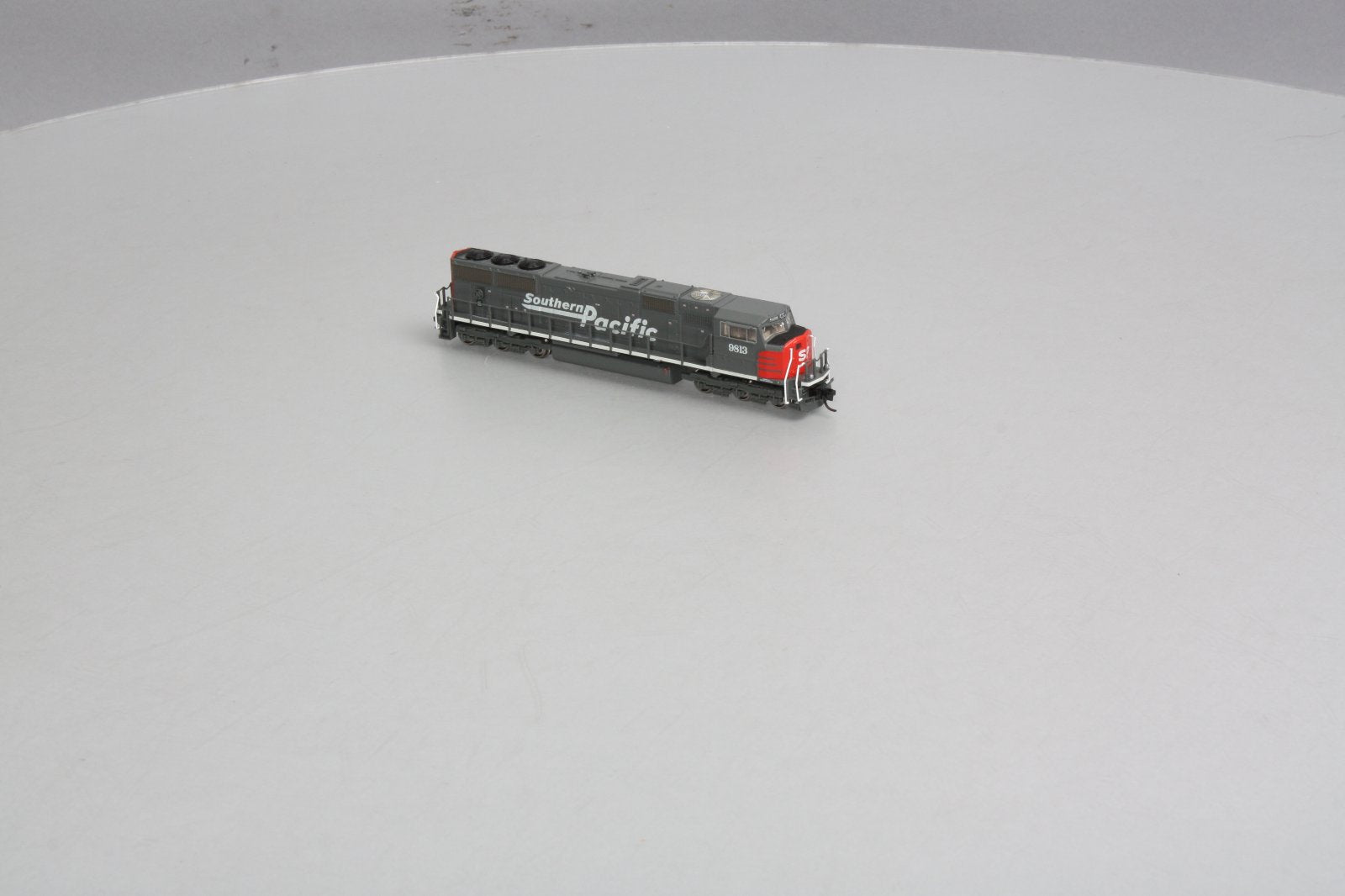 Athearn 10708 N Scale Southern Pacific SD70M Diesel Locomotive #9813 LN/Box