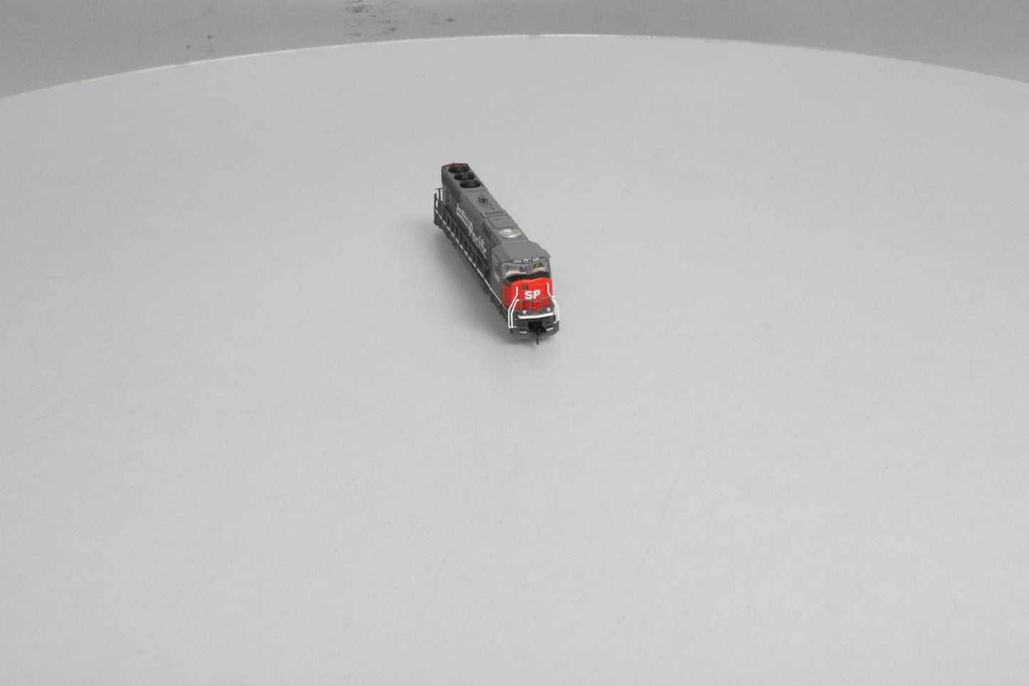 Athearn 10708 N Scale Southern Pacific SD70M Diesel Locomotive #9813 LN/Box