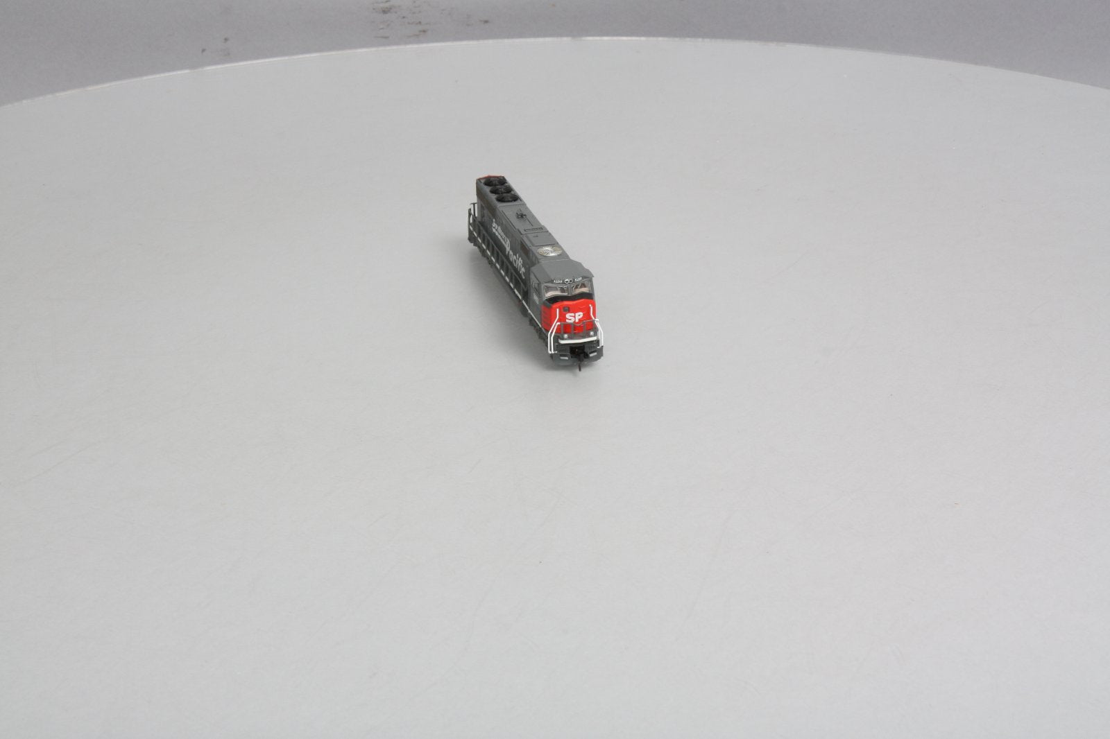 Athearn 10708 N Scale Southern Pacific SD70M Diesel Locomotive #9813 LN/Box