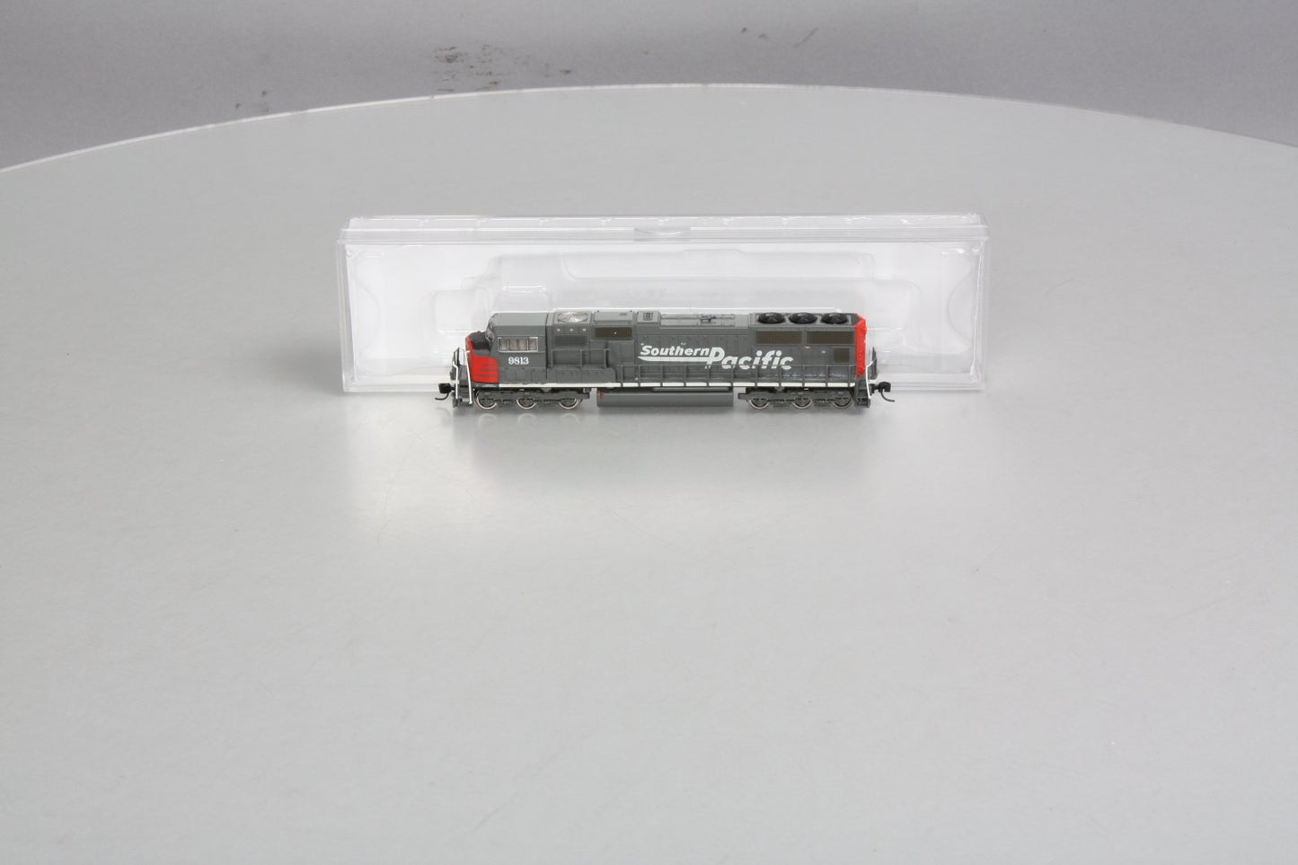Athearn 10708 N Scale Southern Pacific SD70M Diesel Locomotive #9813 LN/Box