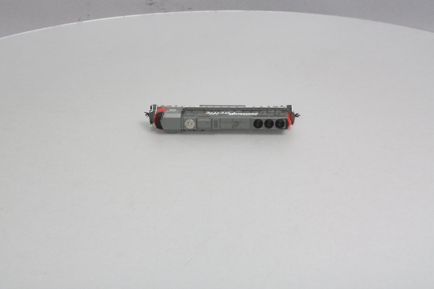 Athearn 10708 N Scale Southern Pacific SD70M Diesel Locomotive #9813 LN/Box
