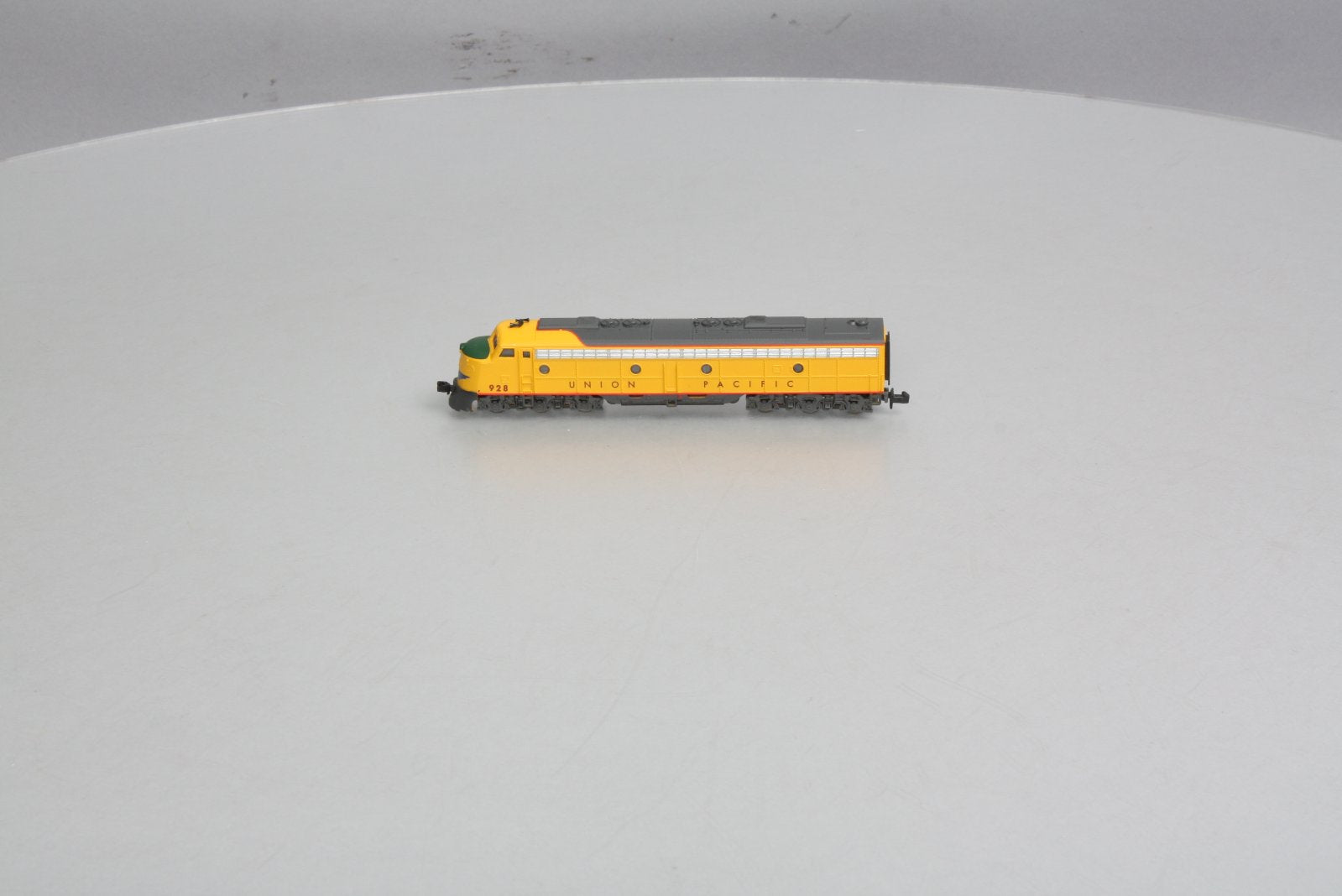 Life Like 7172 N Scale Union Pacific E-8 Diesel Locomotive #928 LN/Box