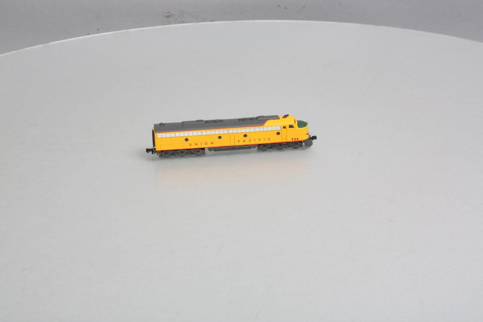 Life Like 7172 N Scale Union Pacific E-8 Diesel Locomotive #928 LN/Box