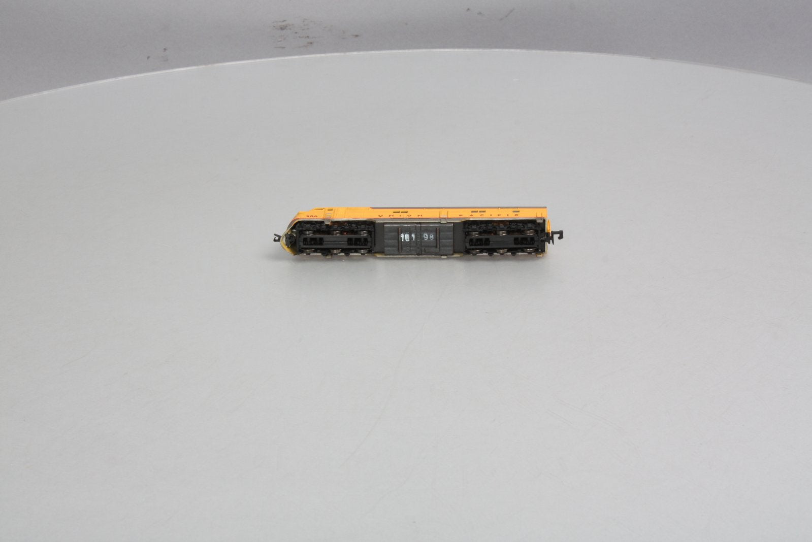 Life Like 7019 N Scale Union Pacific E-7 Powered Unit Diesel Locomotive #986 LN/Box