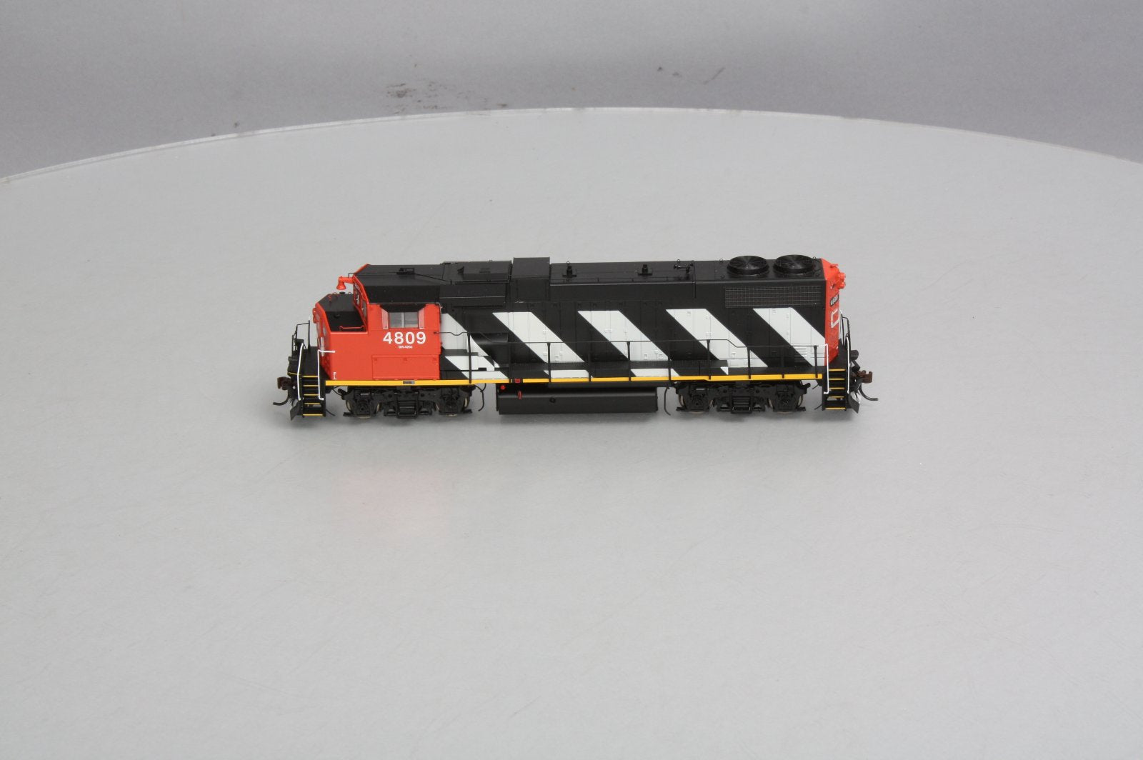 Athearn G40603 Canadian National GP38-2 Diesel #4809 w/DCC & Tsunami Sound LN/Box