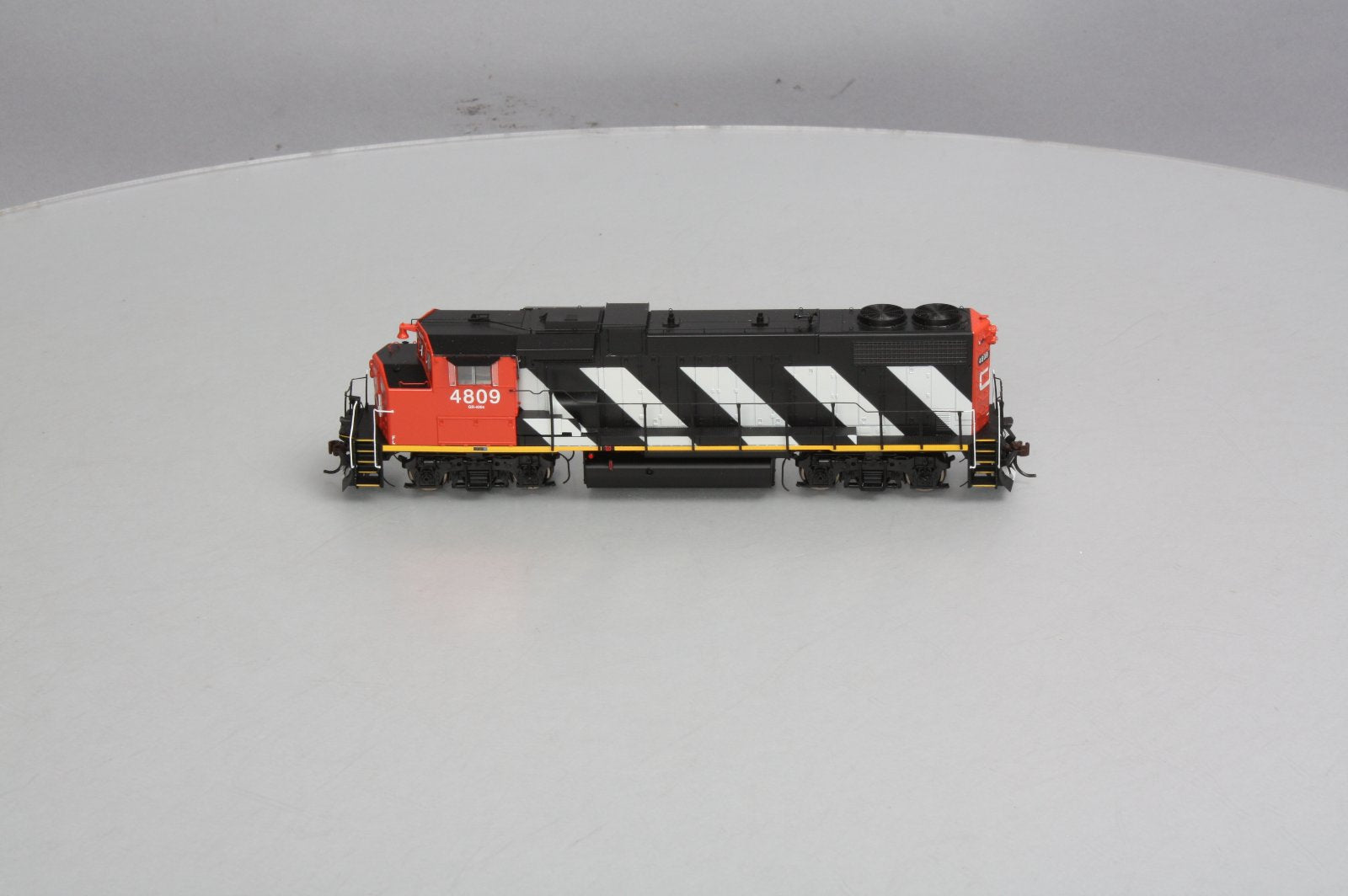Athearn G40603 Canadian National GP38-2 Diesel #4809 w/DCC & Tsunami Sound LN/Box