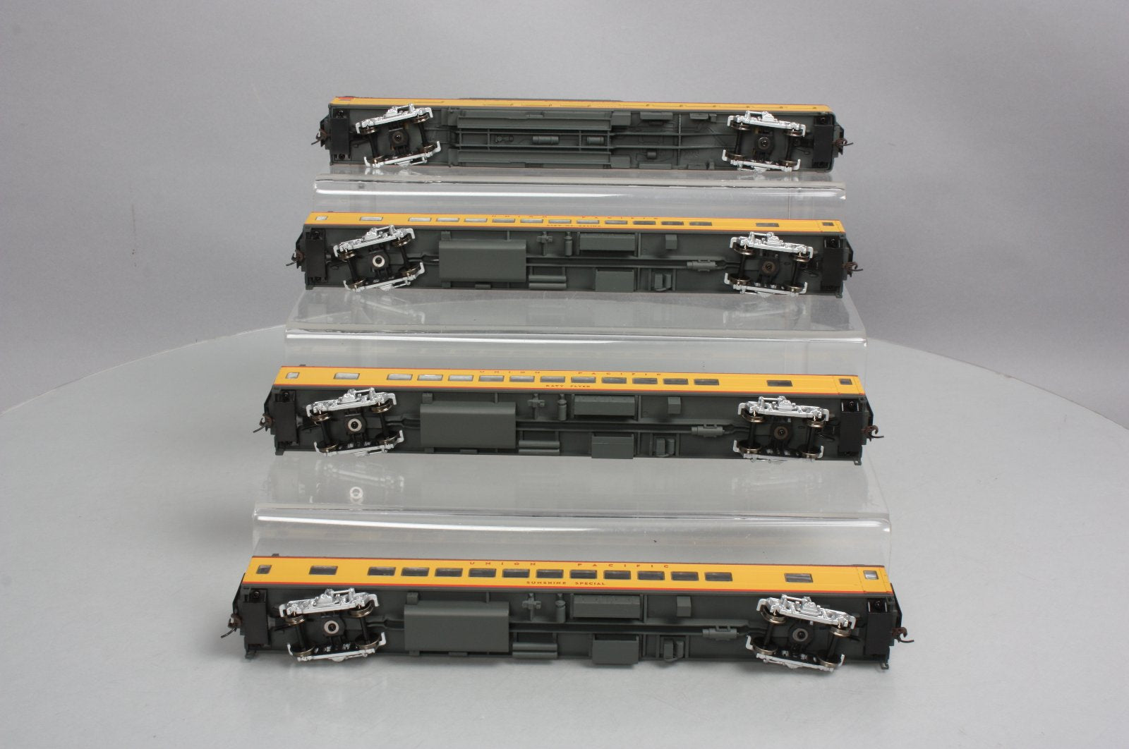Rivarossi R6997 HO Scale Union Pacific Excursion Passenger Set A LN/Box
